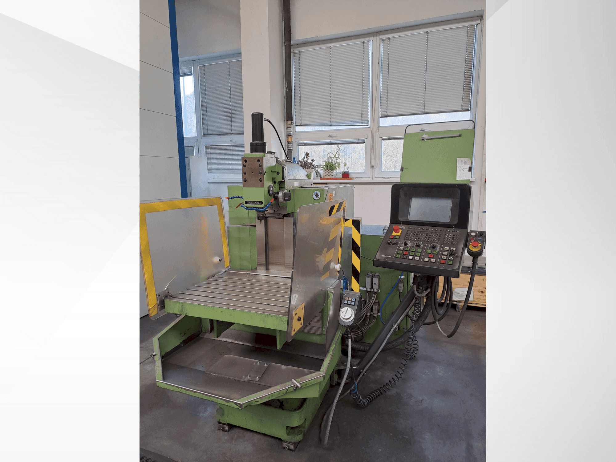 Prikaz  stroja DECKEL FP 3A (1999)  sprijeda