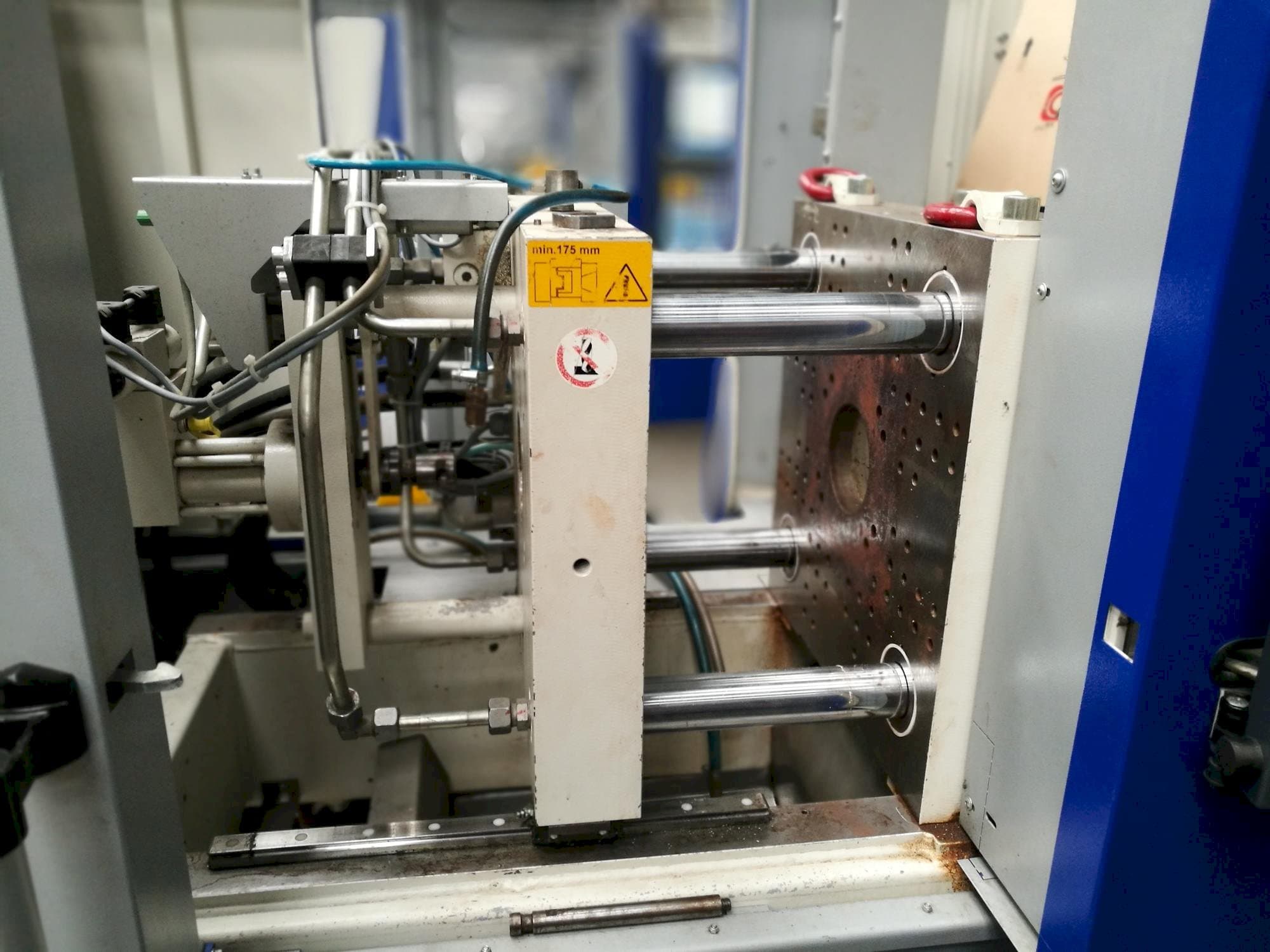 Prikaz  stroja Krauss Maffei KM 35-55 CX  sprijeda