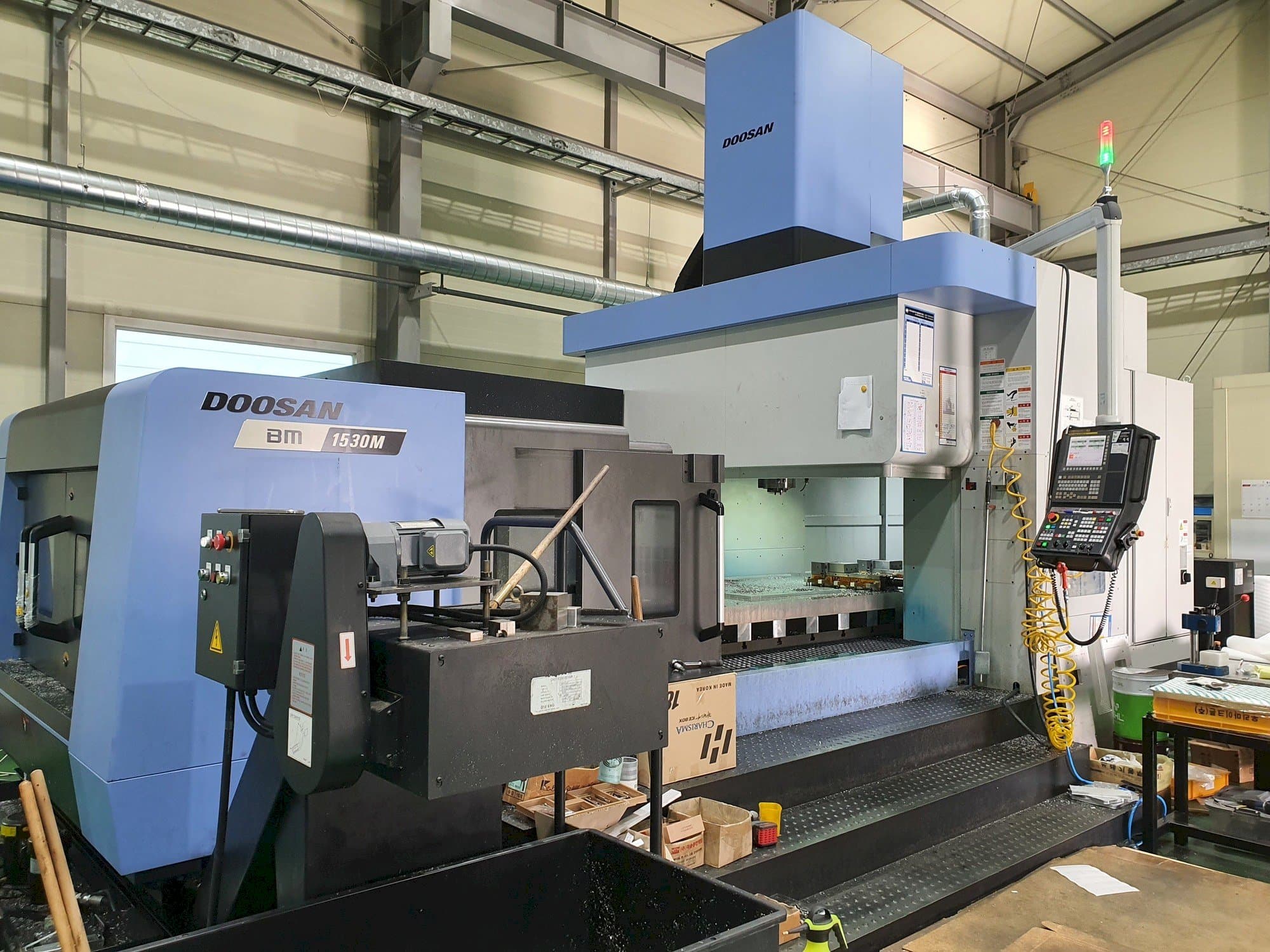 Prikaz  stroja Doosan BM1530M  sprijeda