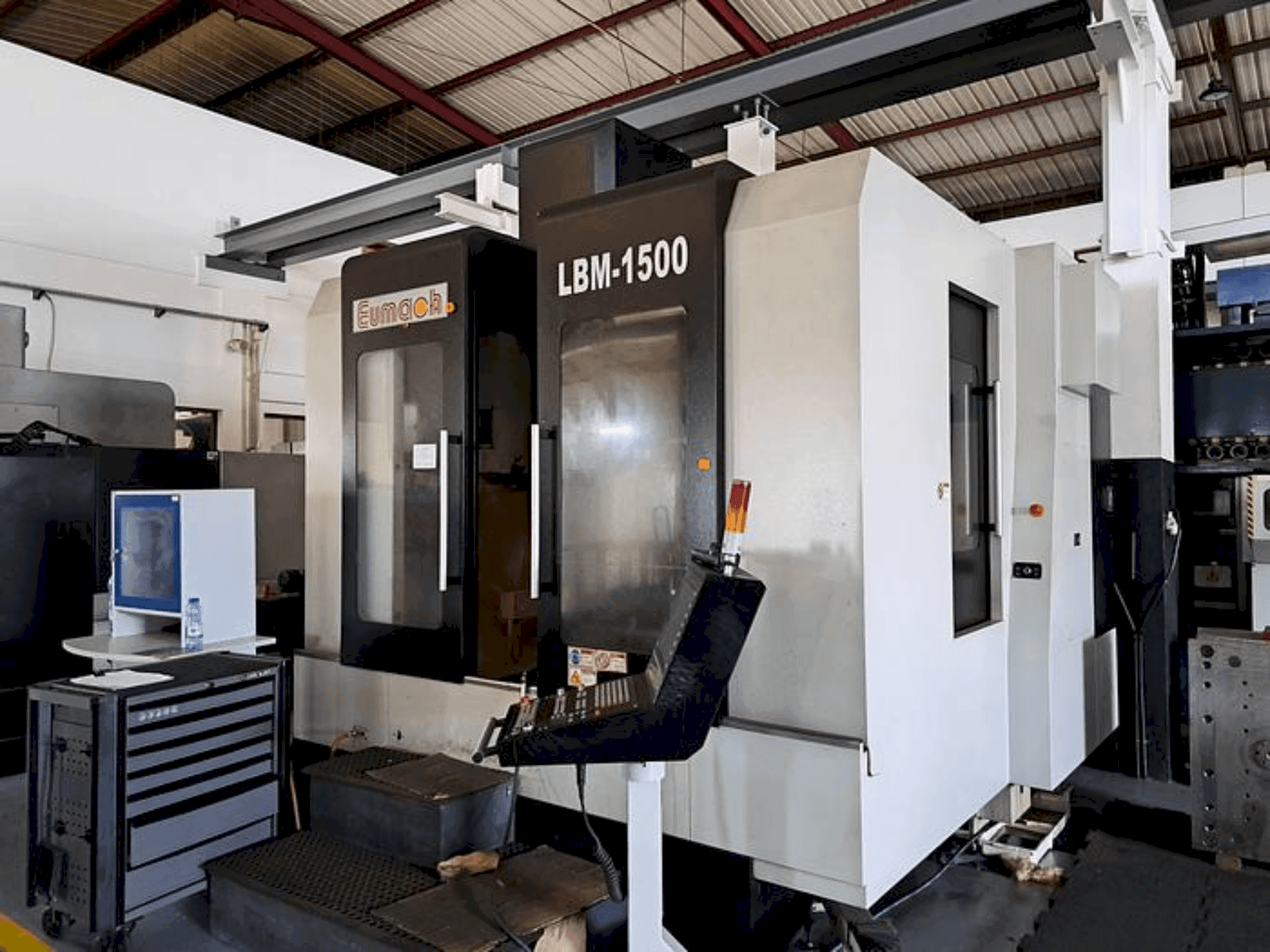 Prikaz  stroja Eumach LBM-1500  sprijeda