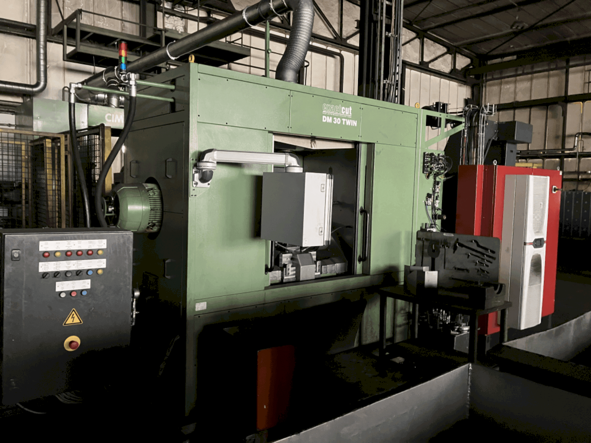 Prikaz  stroja ExactCut DM 30 TWIN  sprijeda