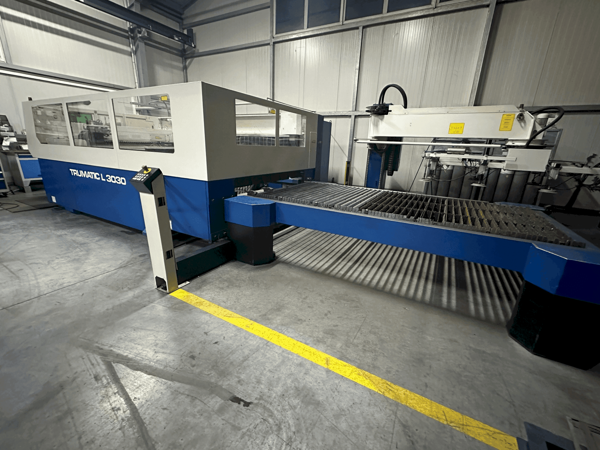 Prikaz  stroja TRUMPF LoadMaster  sprijeda
