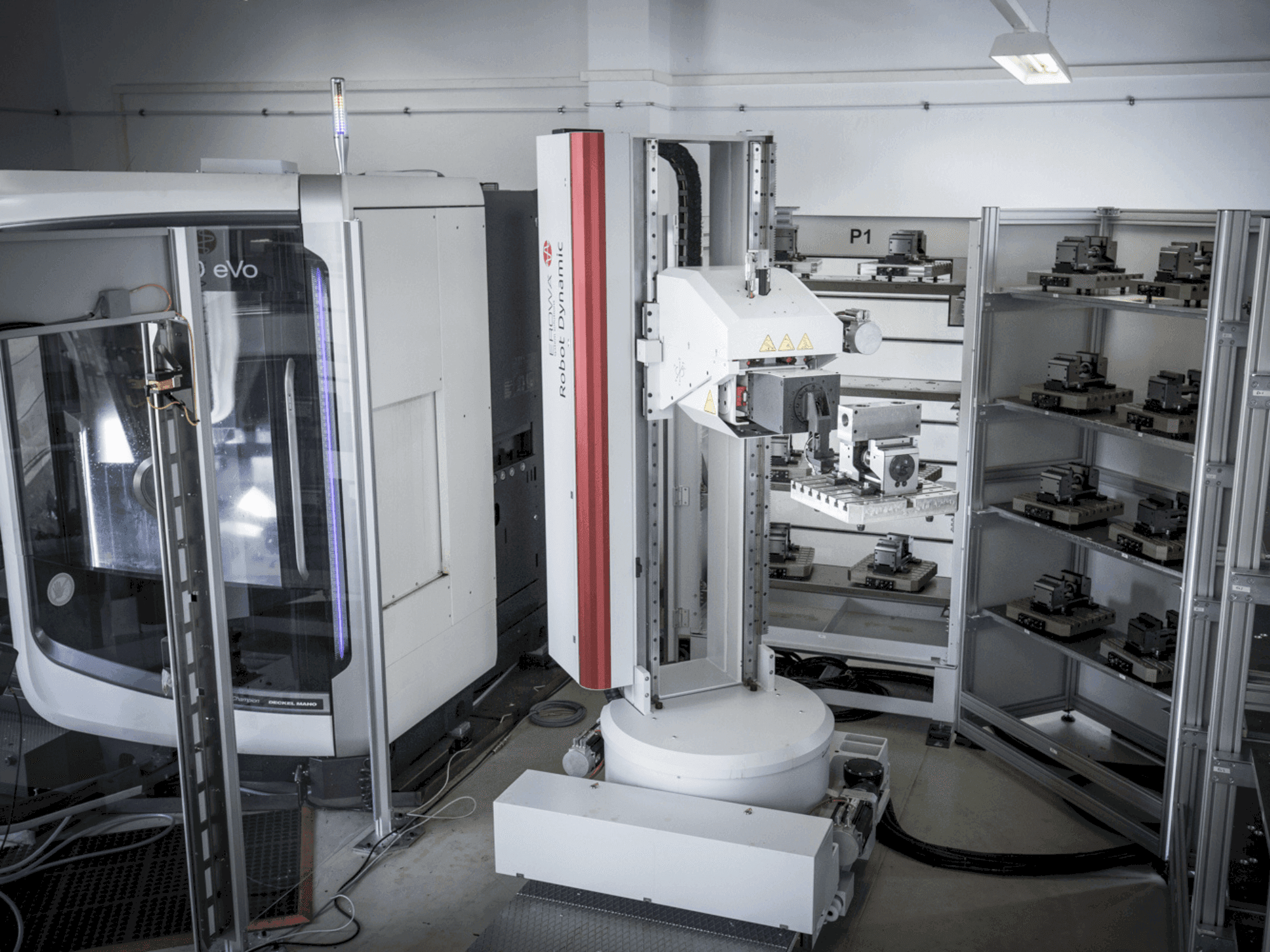 Prikaz  stroja DMG MORI DMU 60 EVO  sprijeda