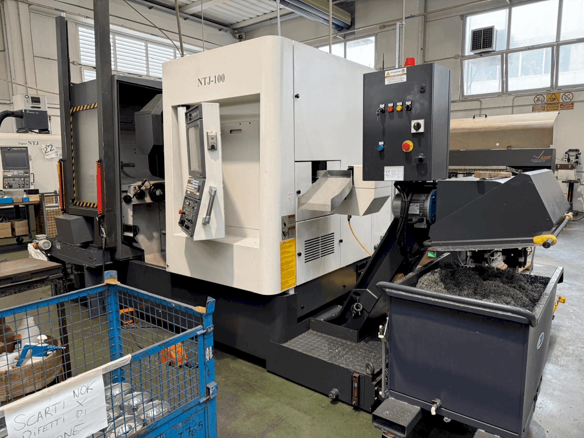 Prikaz  stroja NAKAMURA Super NTJ100  sprijeda