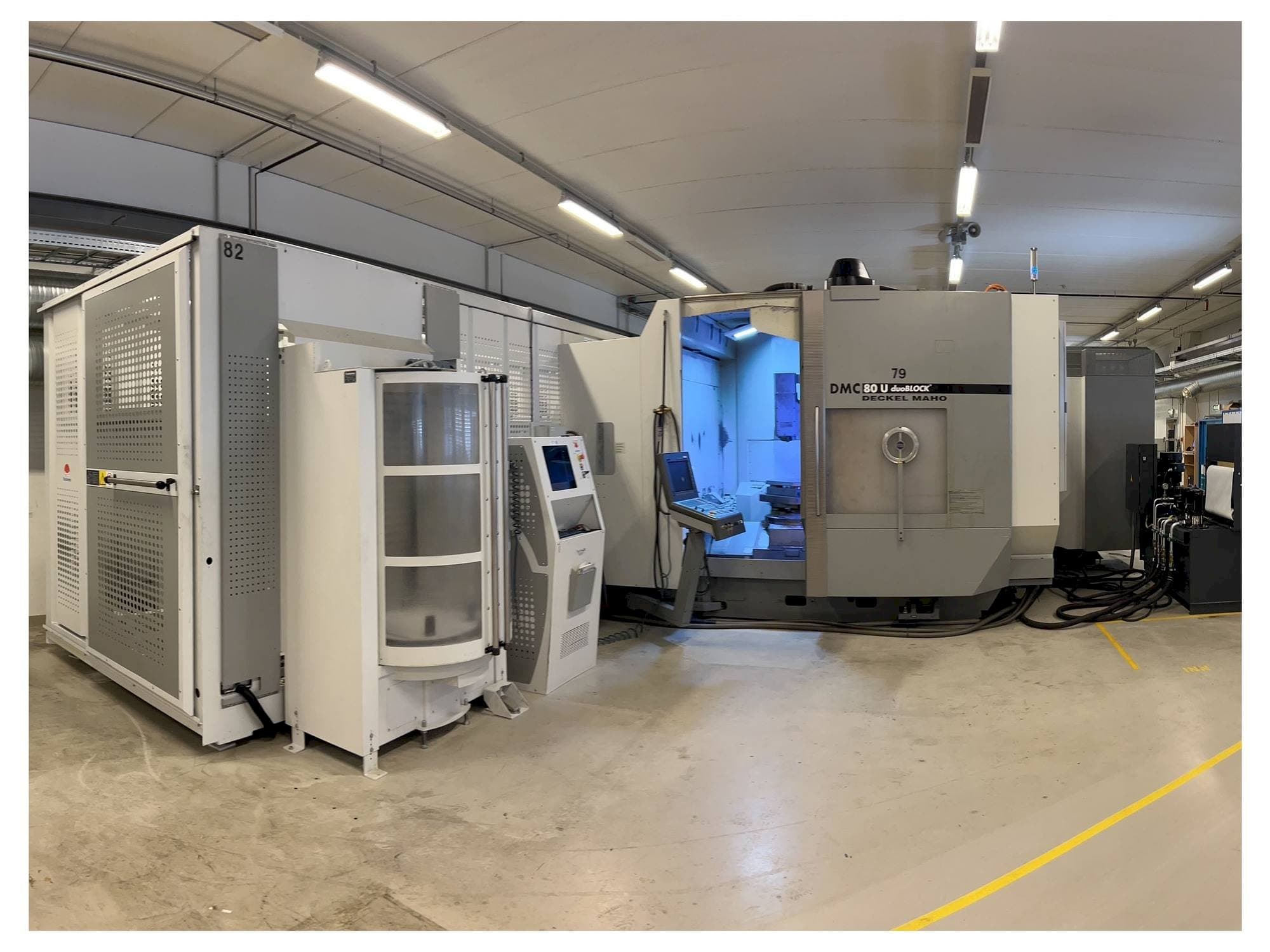 Prikaz  stroja DMG DMC 80 U duoBLOCK  sprijeda