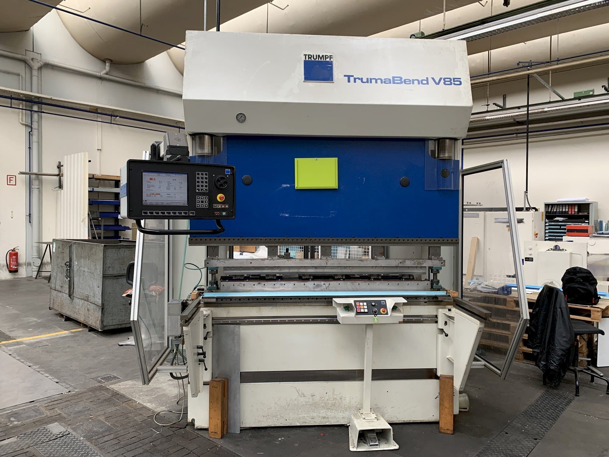 Prikaz  stroja Trumpf TrumaBend V85S  sprijeda