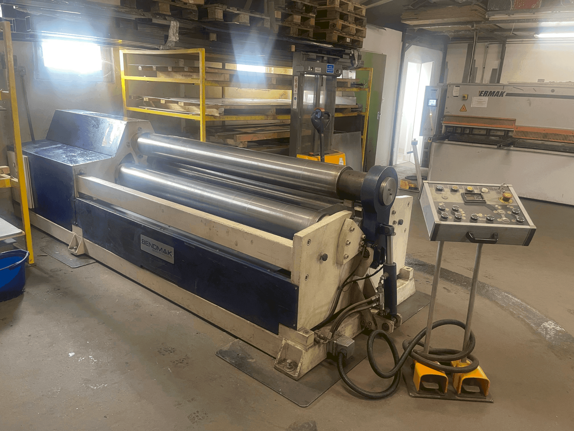 Prikaz  stroja BENDMAK CY3R-HS 20/08  sprijeda