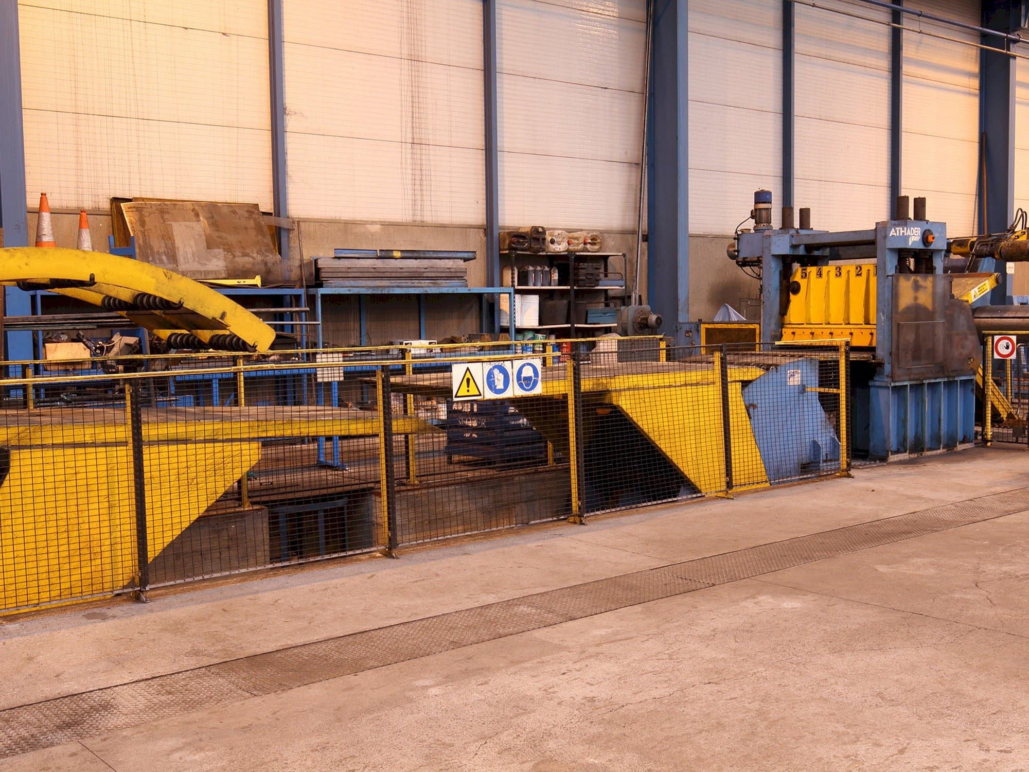 Prikaz  stroja ATHADER J21  sprijeda