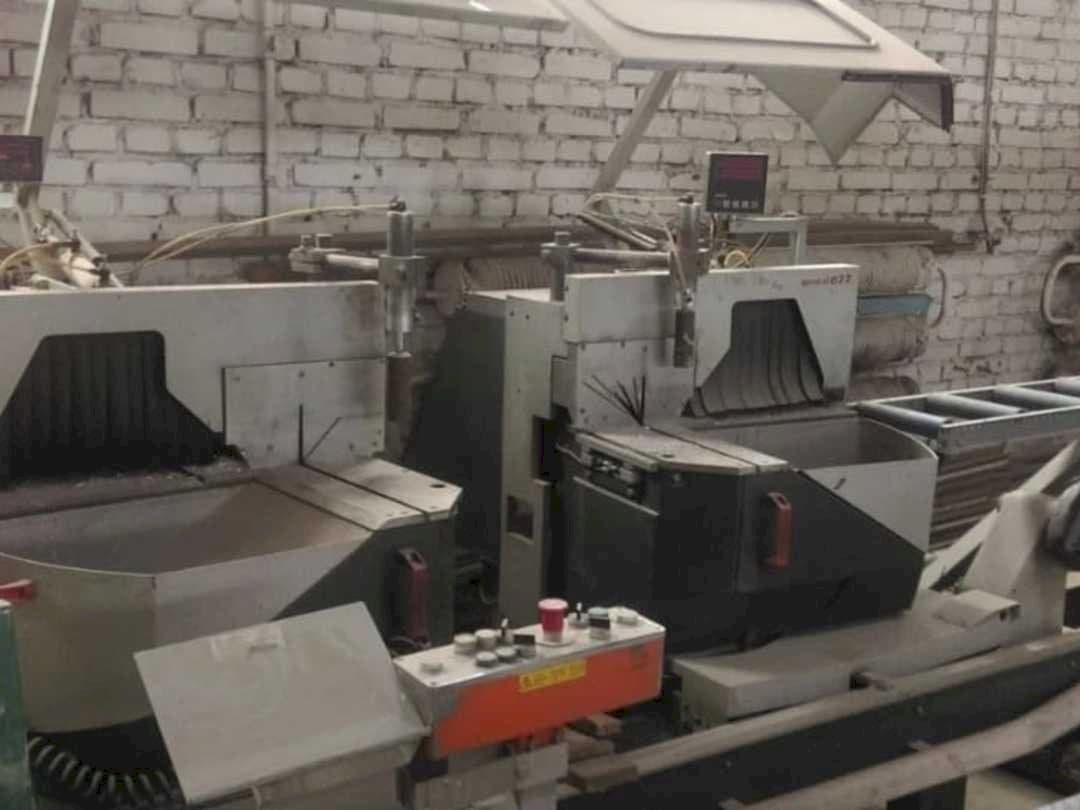 Prikaz  stroja Elumatec DG 104/02 + E111  sprijeda