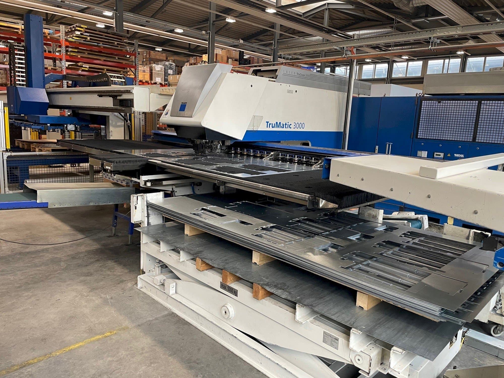 Prikaz  stroja TRUMPF Trumatic 3000  sprijeda