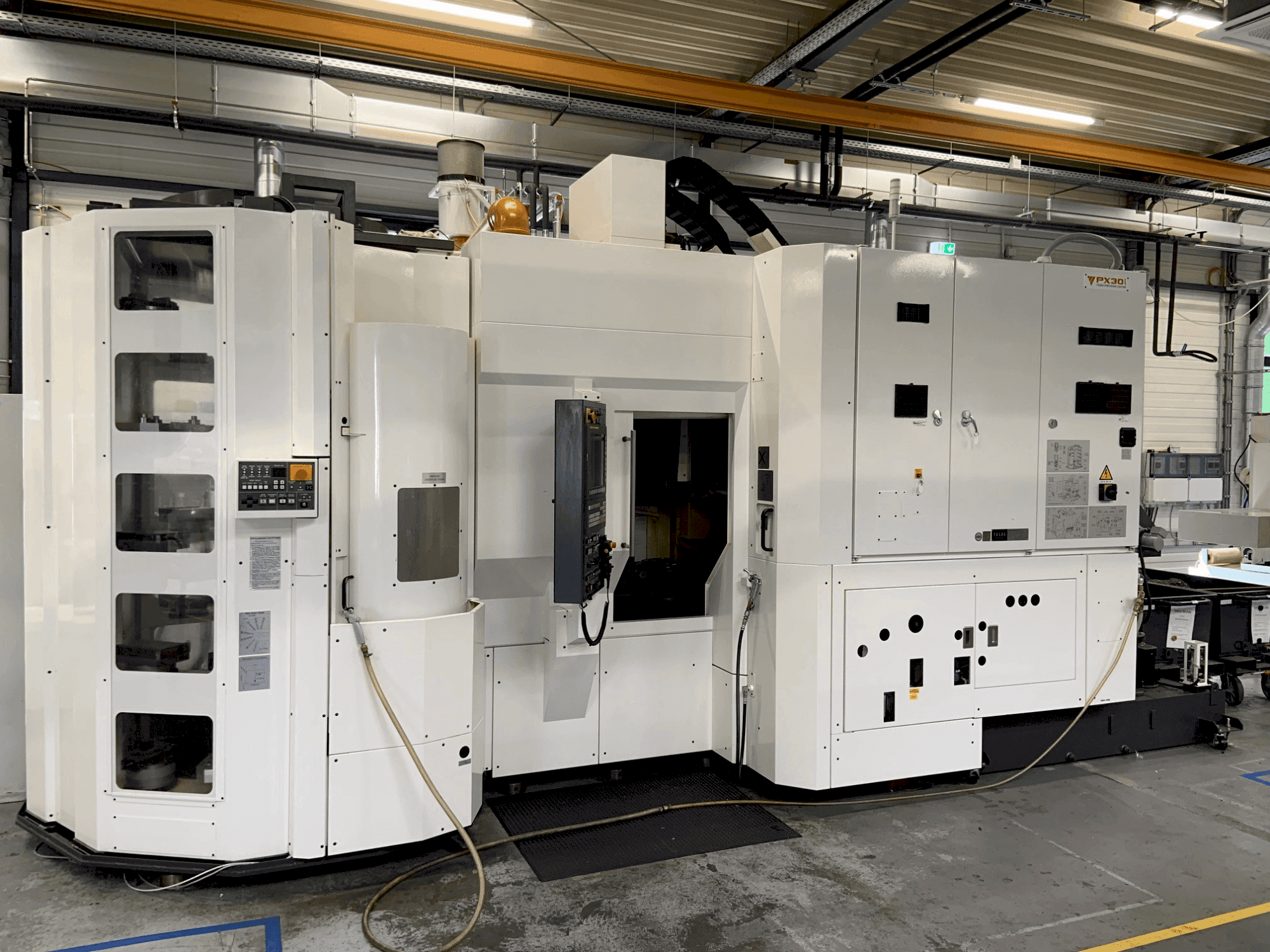 Prikaz  stroja YASDA Px30i  sprijeda