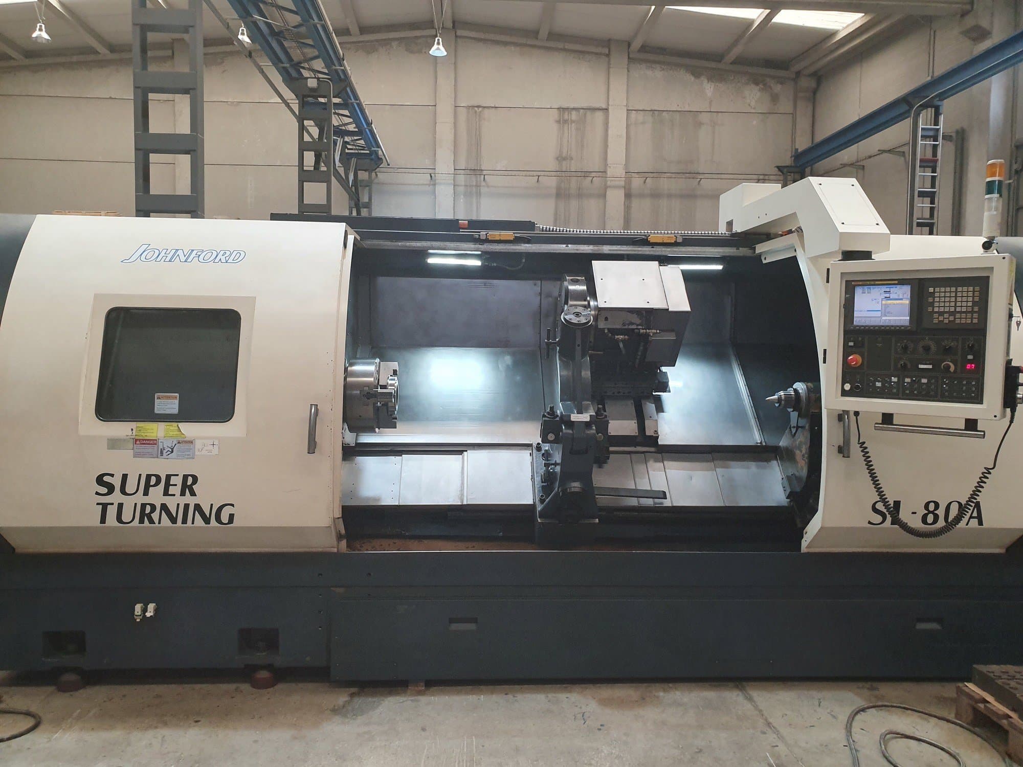 Prikaz  stroja Johnford SL-80A  sprijeda