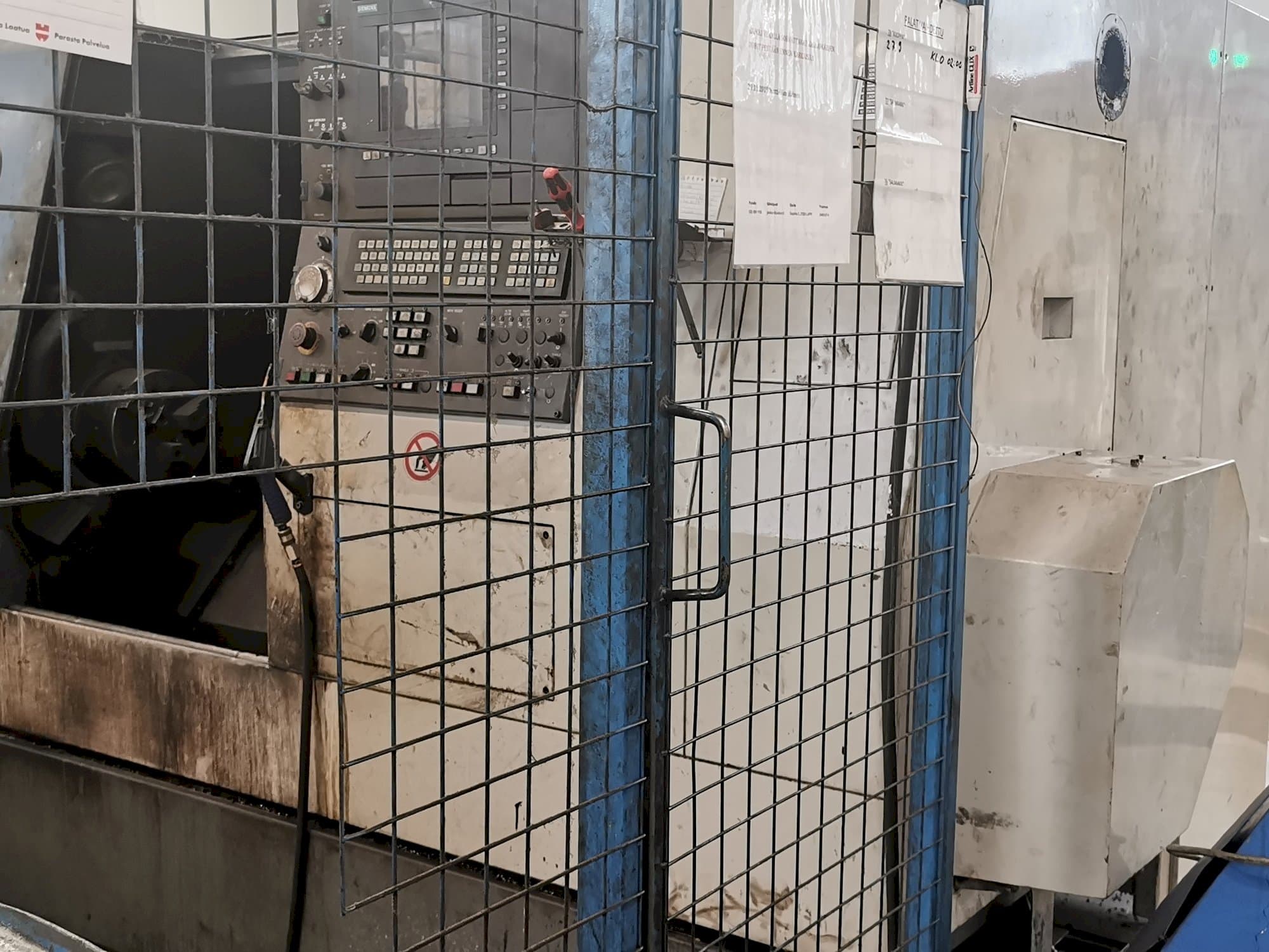 Prikaz  stroja Hyundai HIT 250 S  sprijeda