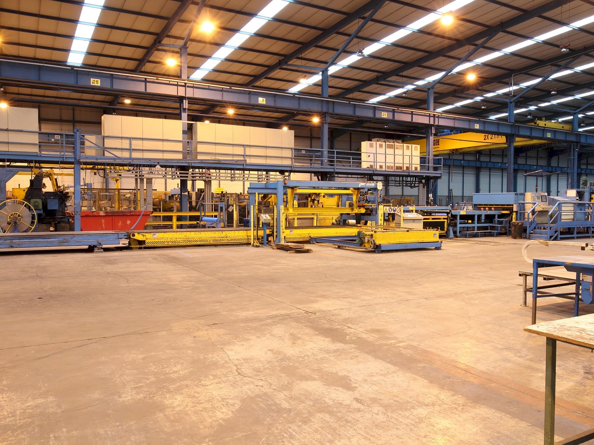 Prikaz  stroja ATHADER J23  sprijeda