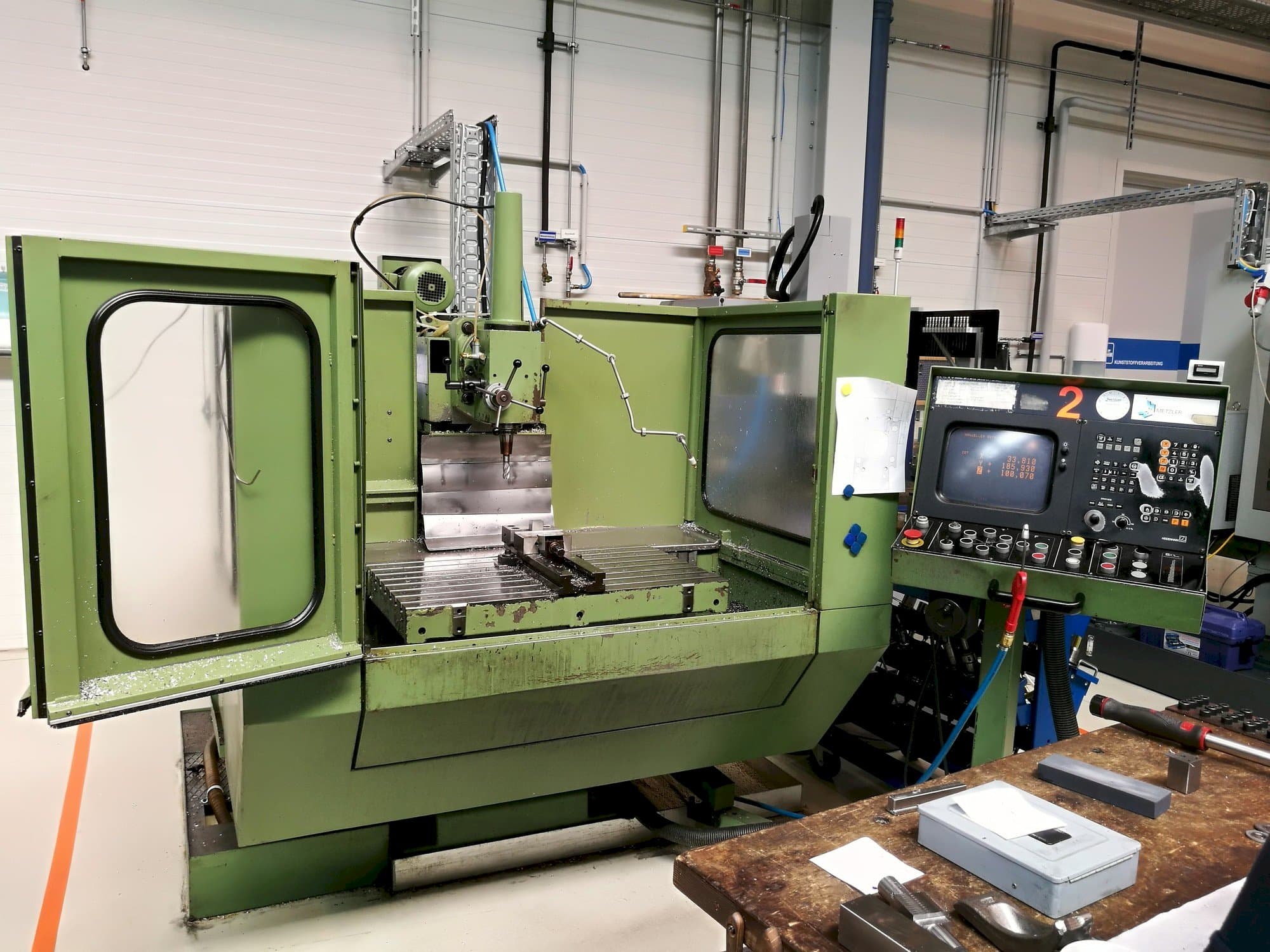 Prikaz  stroja MIKRON WF 31  sprijeda