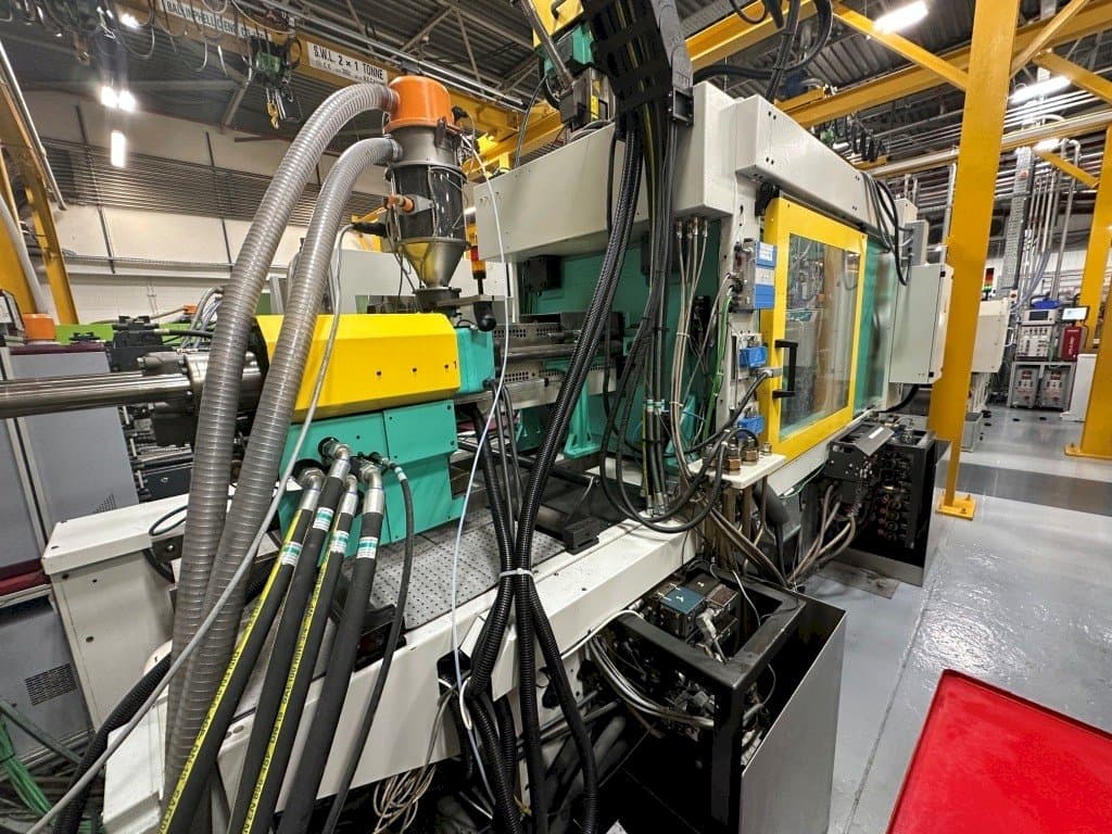 Prikaz lijeve strane  stroja Arburg Allrounder 570C 2000 -350/150