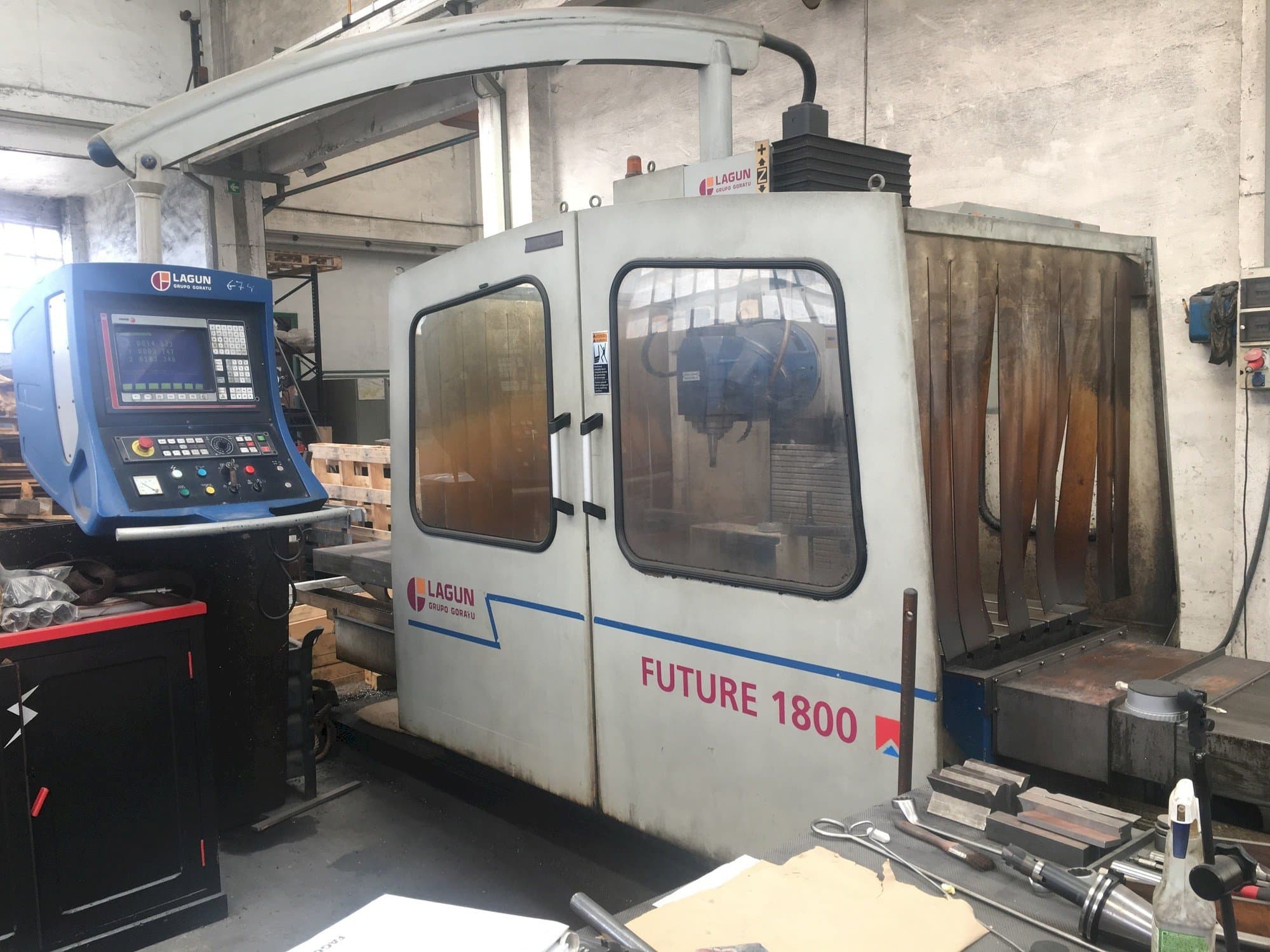 Prikaz  stroja LAGUN Future 1800  sprijeda