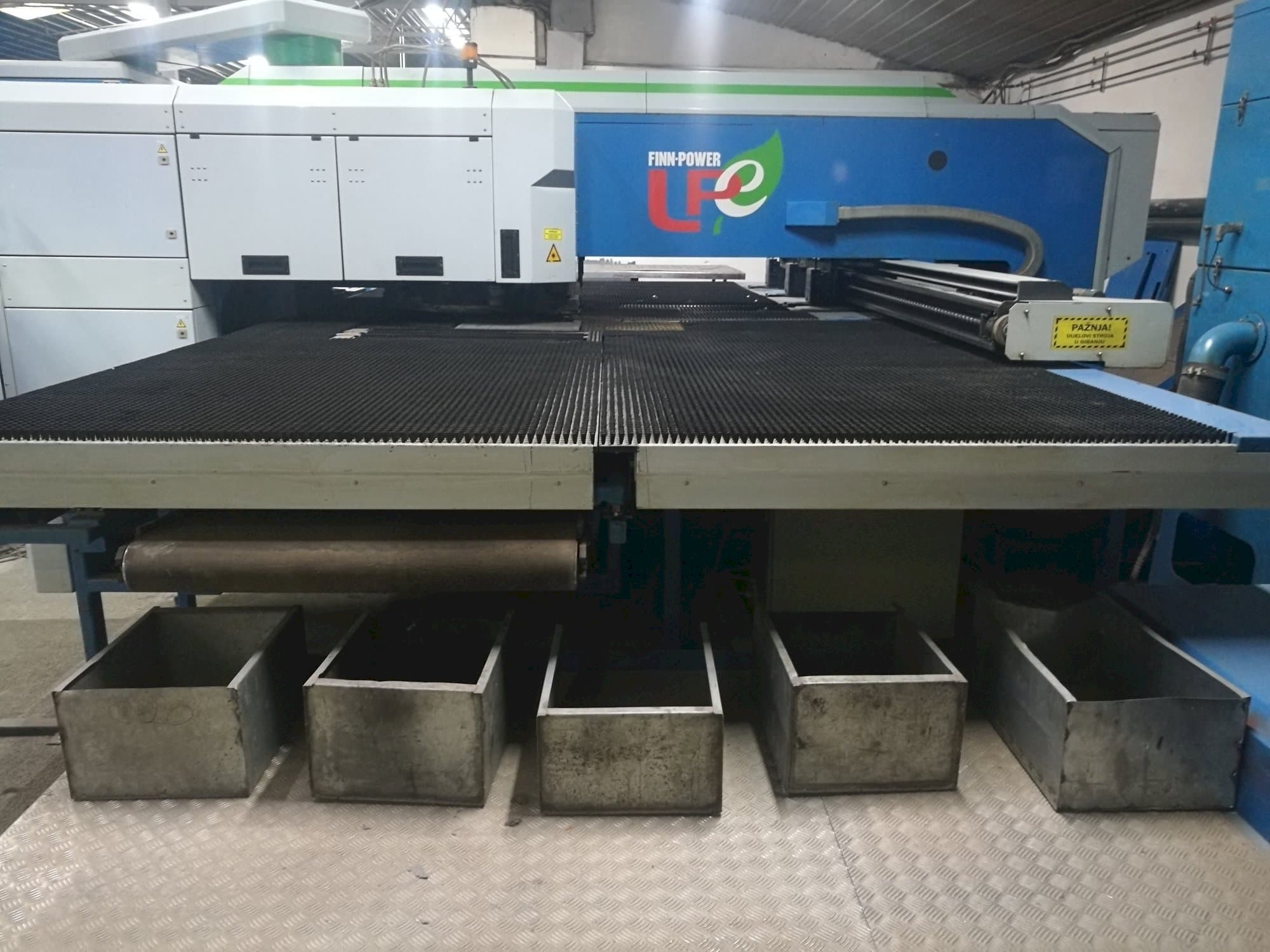 Prikaz  stroja Finn-Power LPE5 SWUH  sprijeda