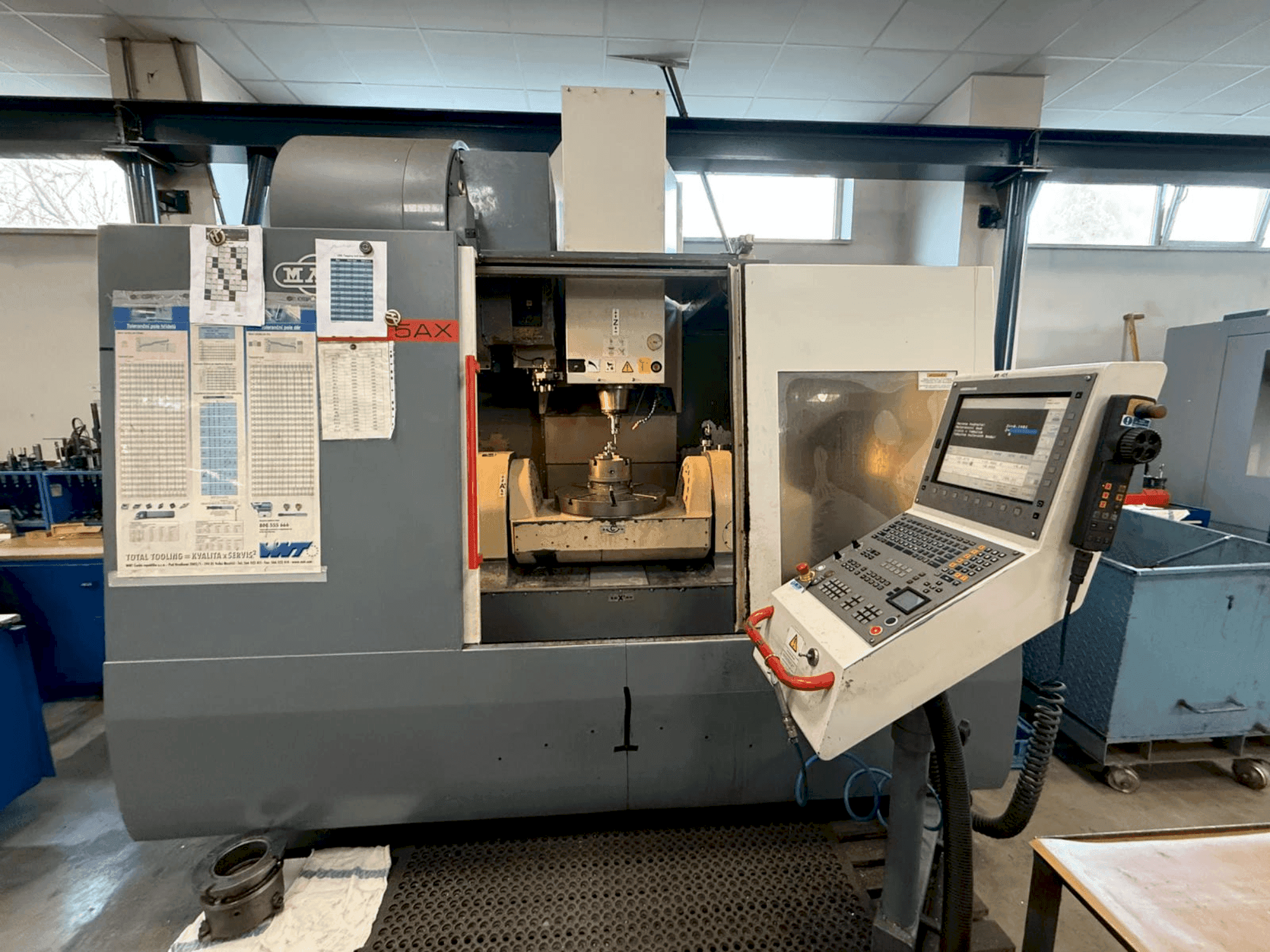 Prikaz  stroja KOVOSVIT MAS MCV 1000 Speed 5AX  sprijeda