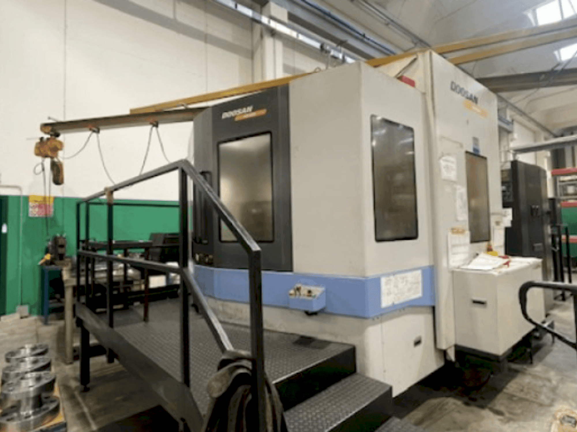 Prikaz  stroja DOOSAN HM 800 (2008)  sprijeda