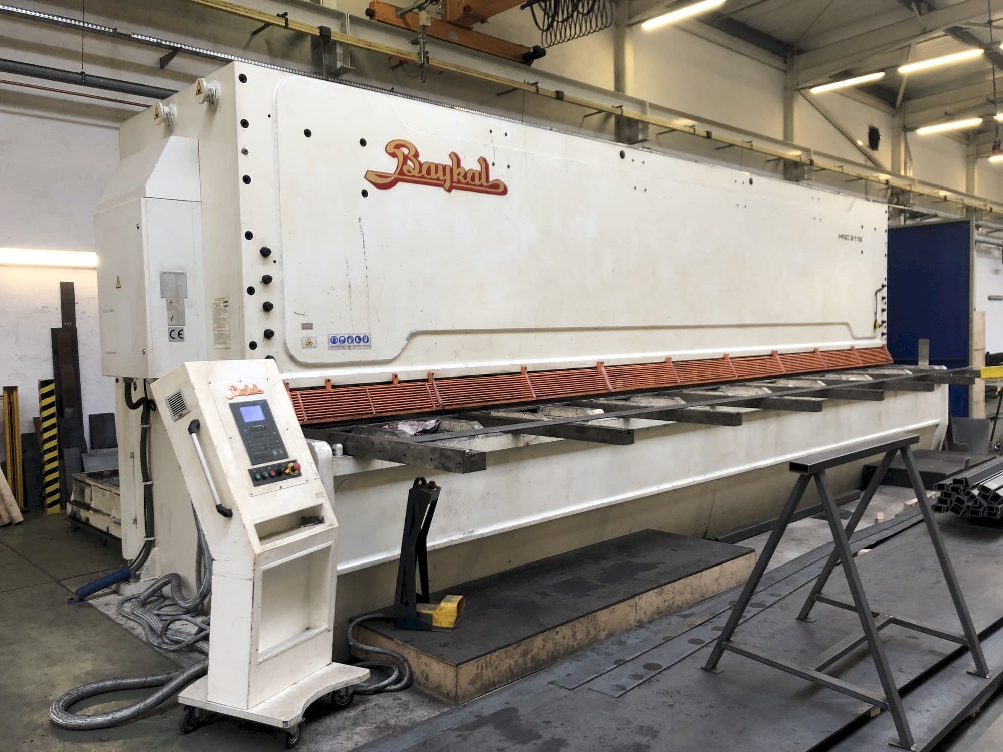 Prikaz  stroja Baykal HNC 8116  sprijeda