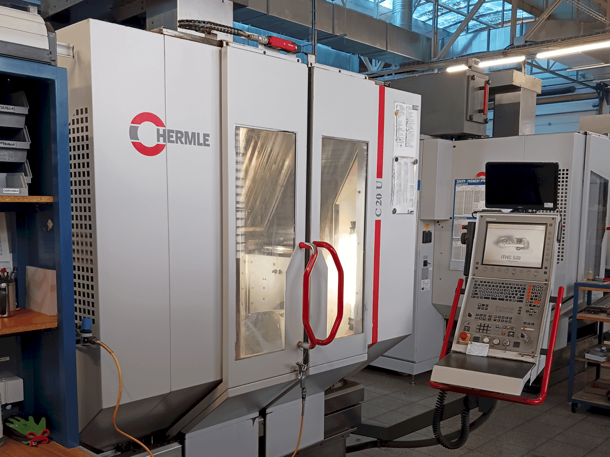 Prikaz  stroja HERMLE C20U  sprijeda