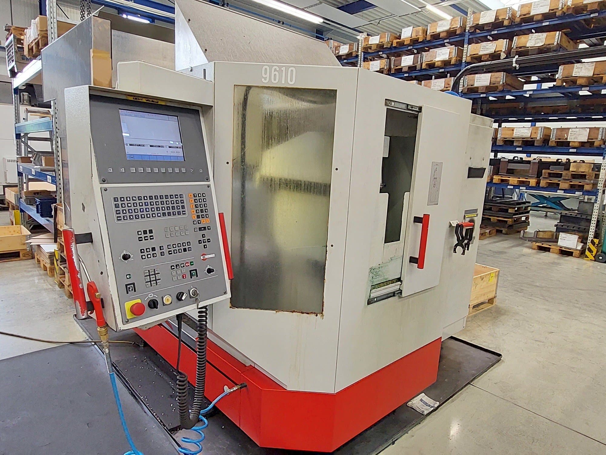 Prikaz  stroja HERMLE U 630 T  sprijeda