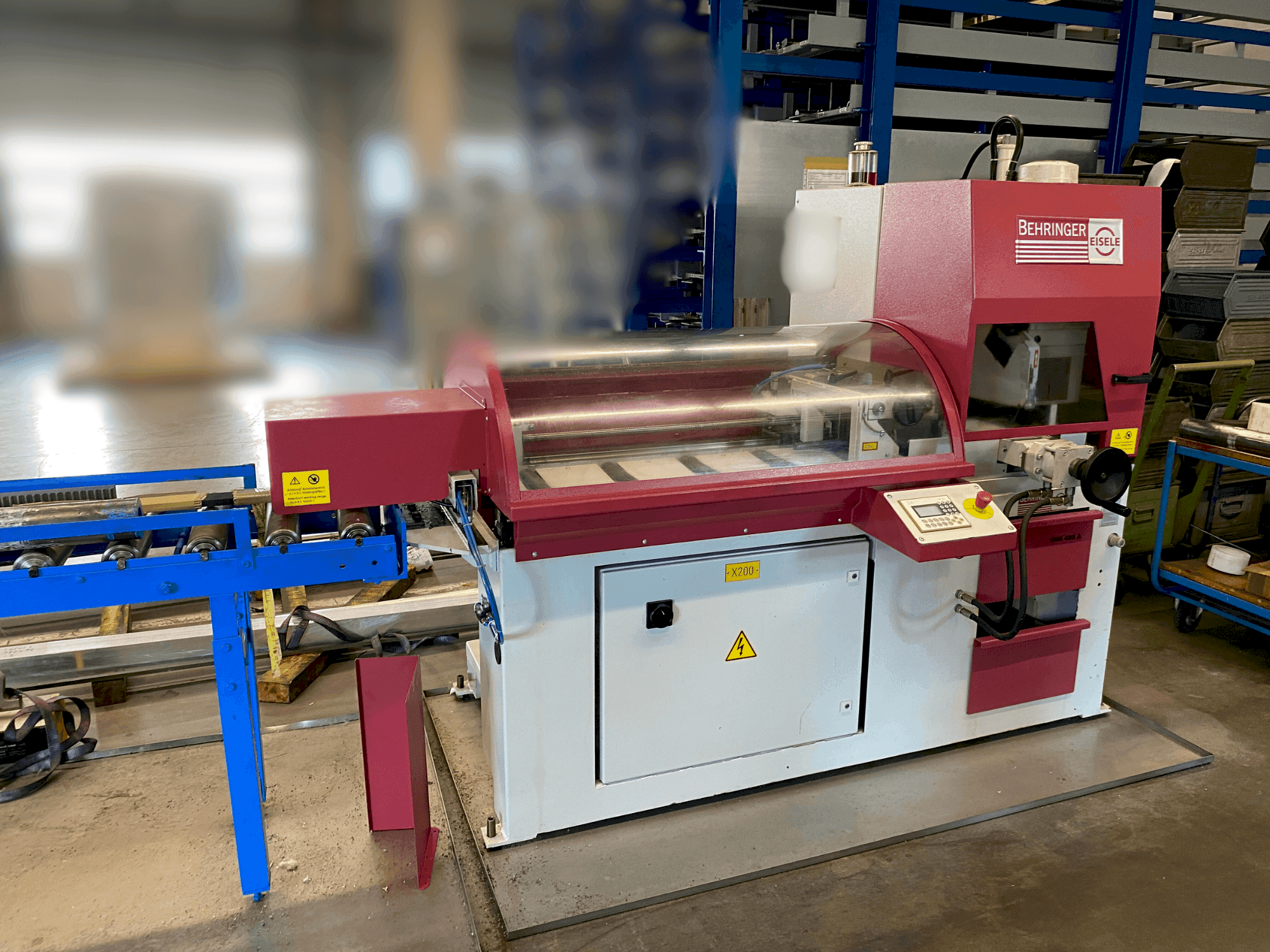 Prikaz  stroja Behringer VMS 400-A  sprijeda