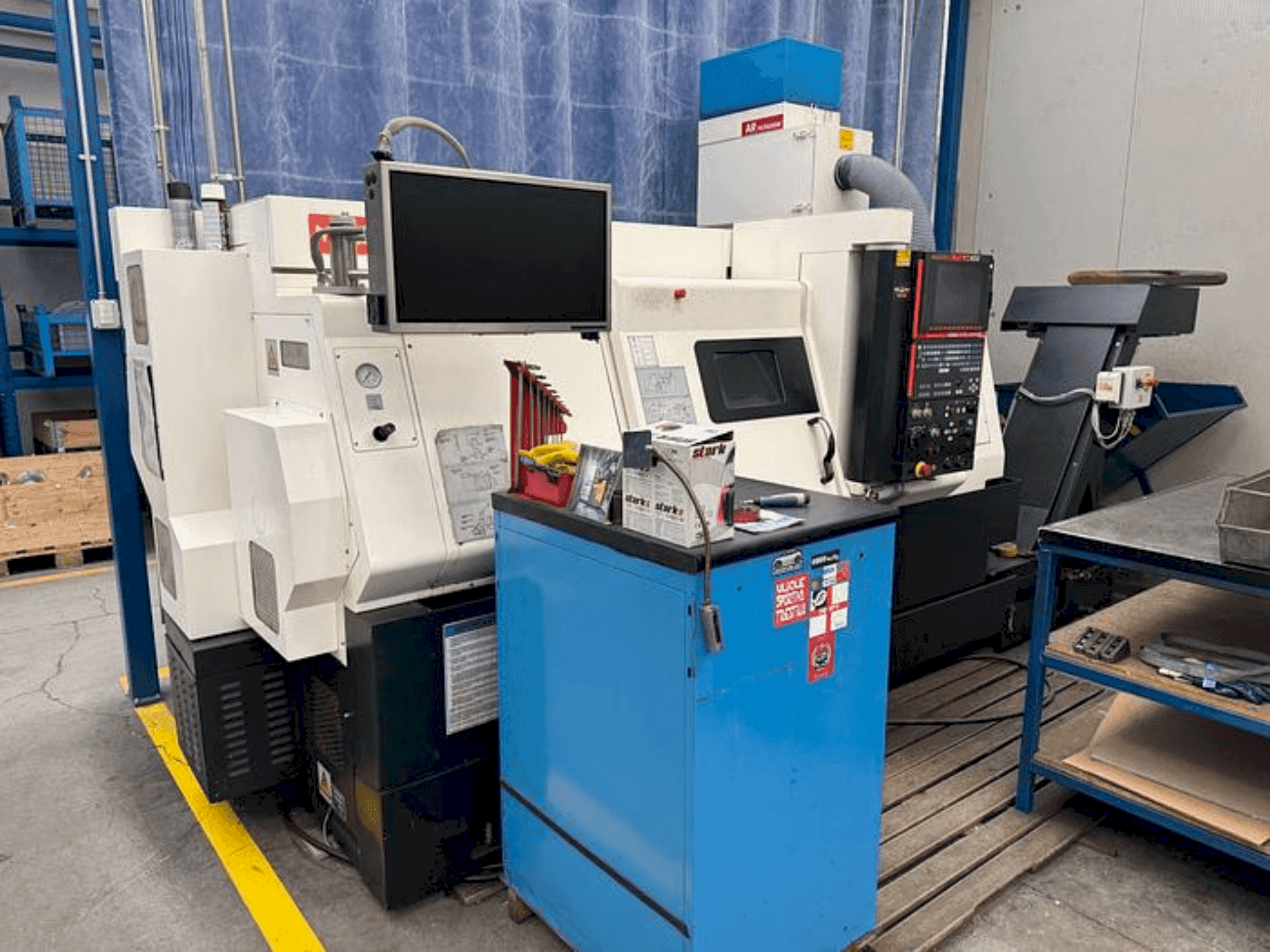 Prikaz  stroja Mazak QTN 250 M X 1000  sprijeda