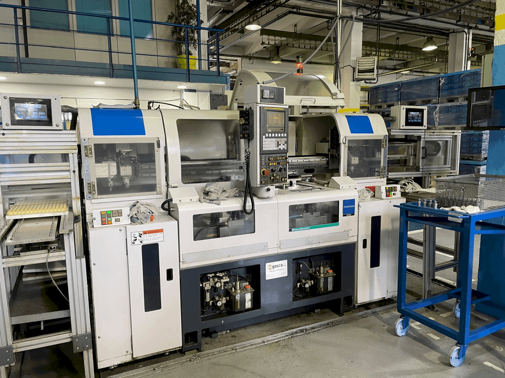 Prikaz  stroja Miyano GN-3200W  sprijeda