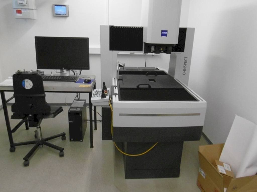 Prikaz  stroja ZEISS O-Inspect 543  sprijeda