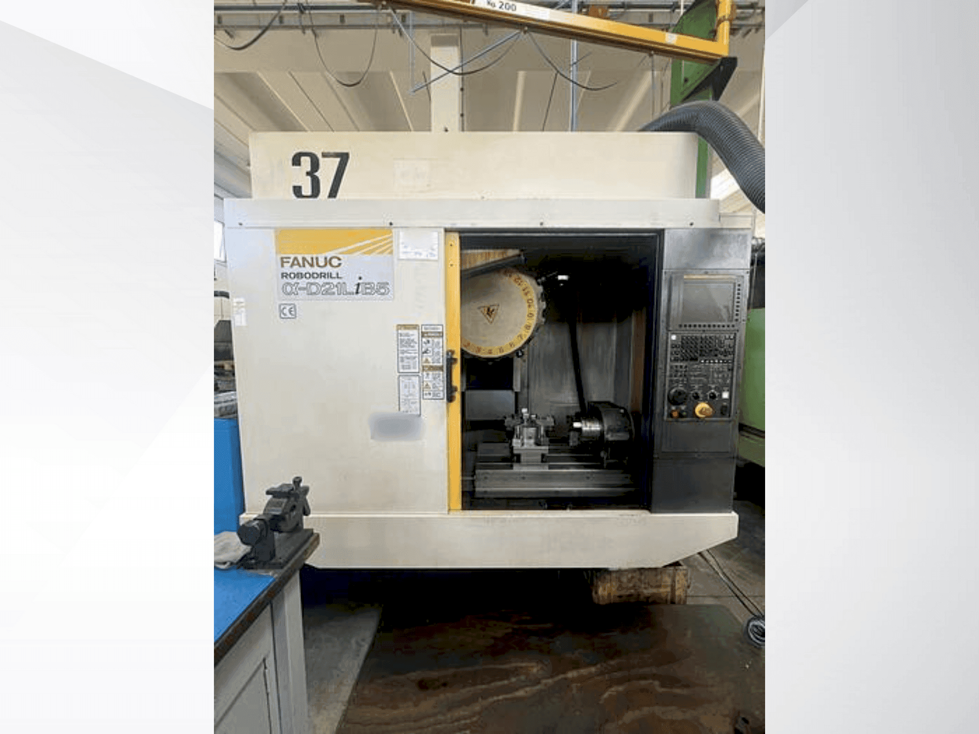 Prikaz  stroja FANUC Robodrill Alpha-D21LiB5  sprijeda