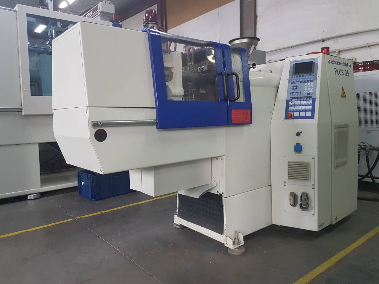 Prikaz  stroja Battenfeld PLUS 35/75  sprijeda