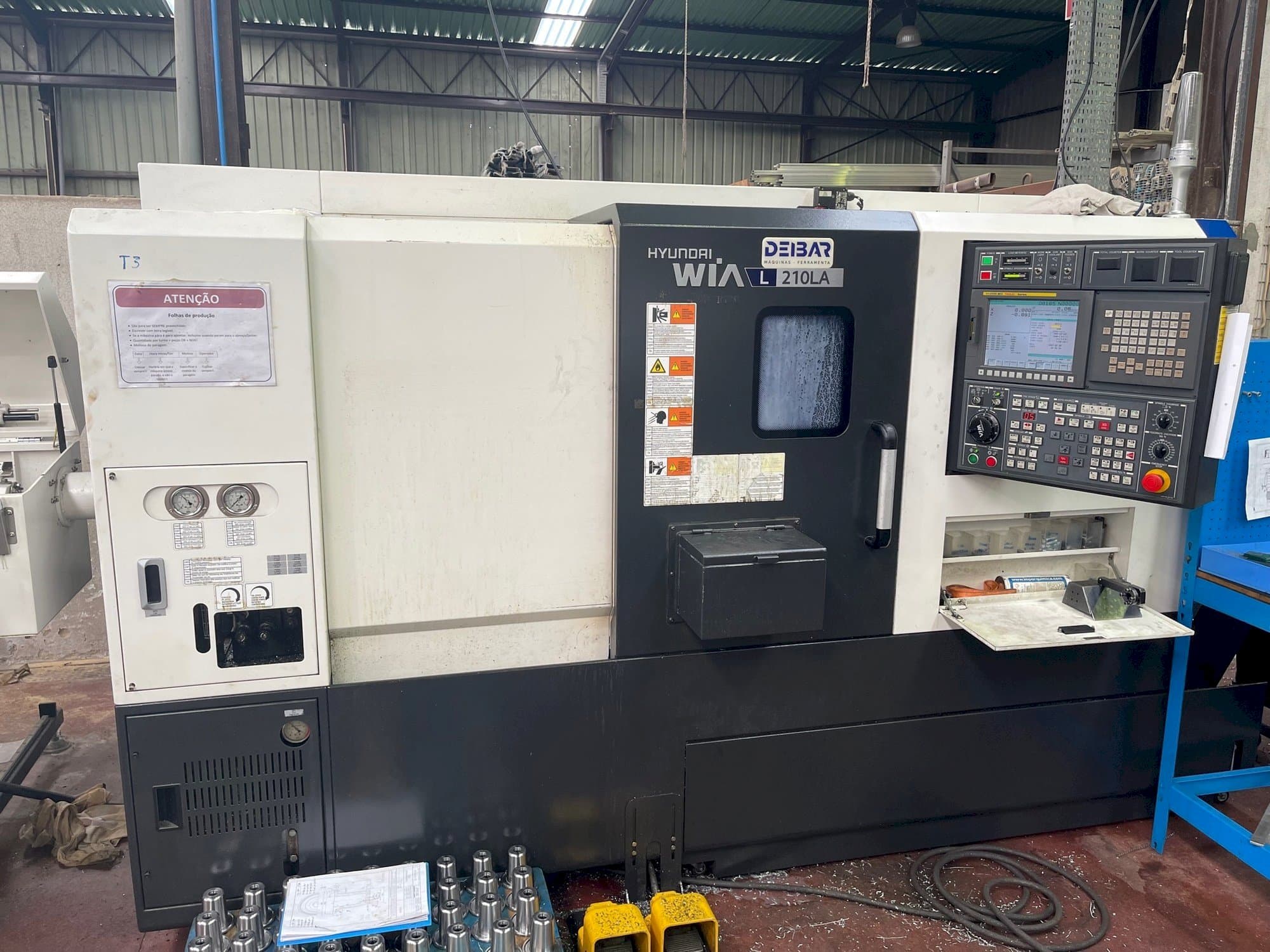 Prikaz  stroja Hyundai Wia L210LA  sprijeda