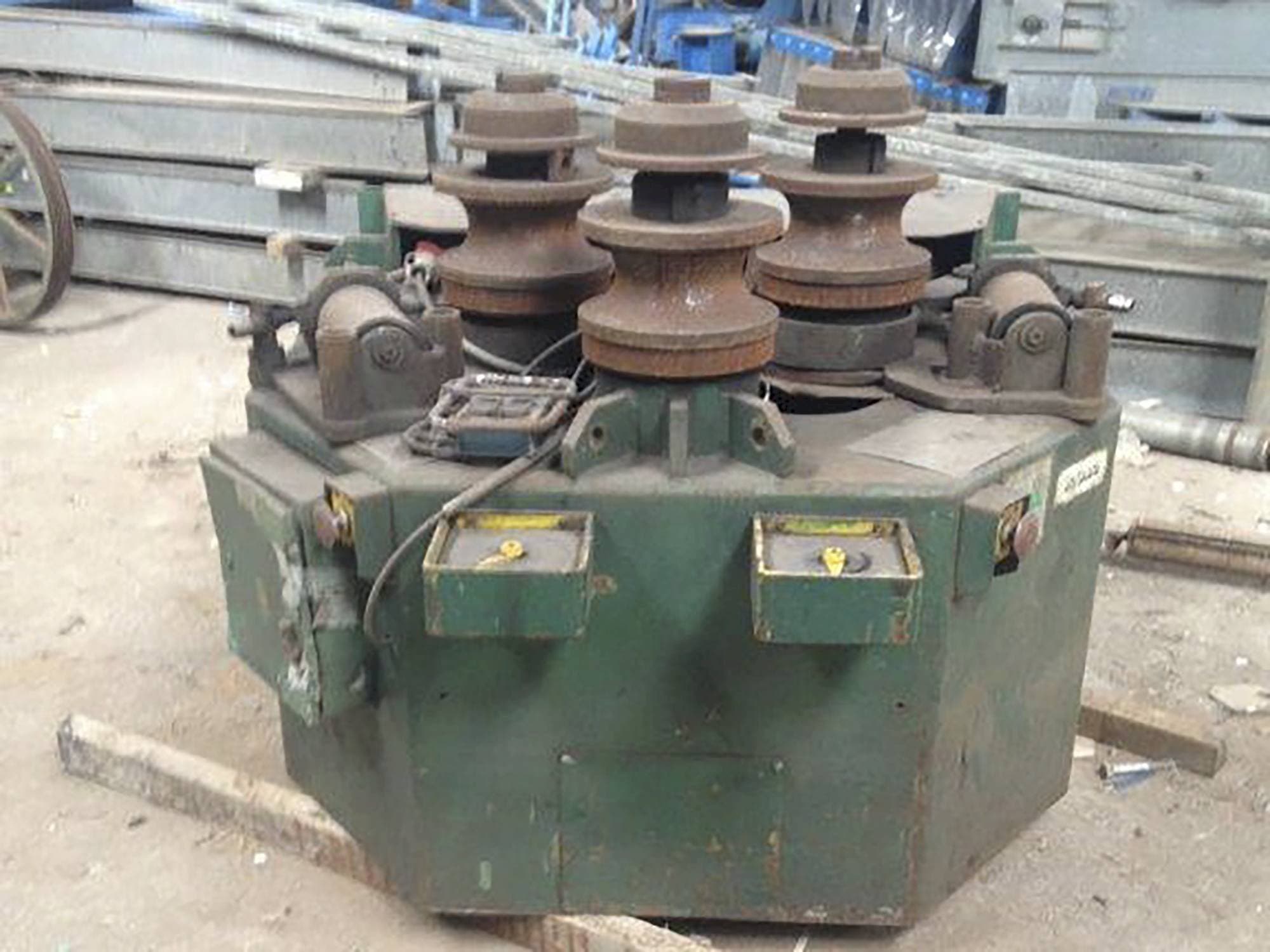 Prikaz  stroja ROUNDO R-5 sprijeda