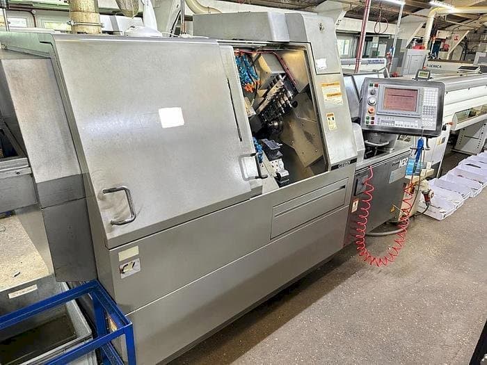 Prikaz  stroja Citizen M32 III  sprijeda