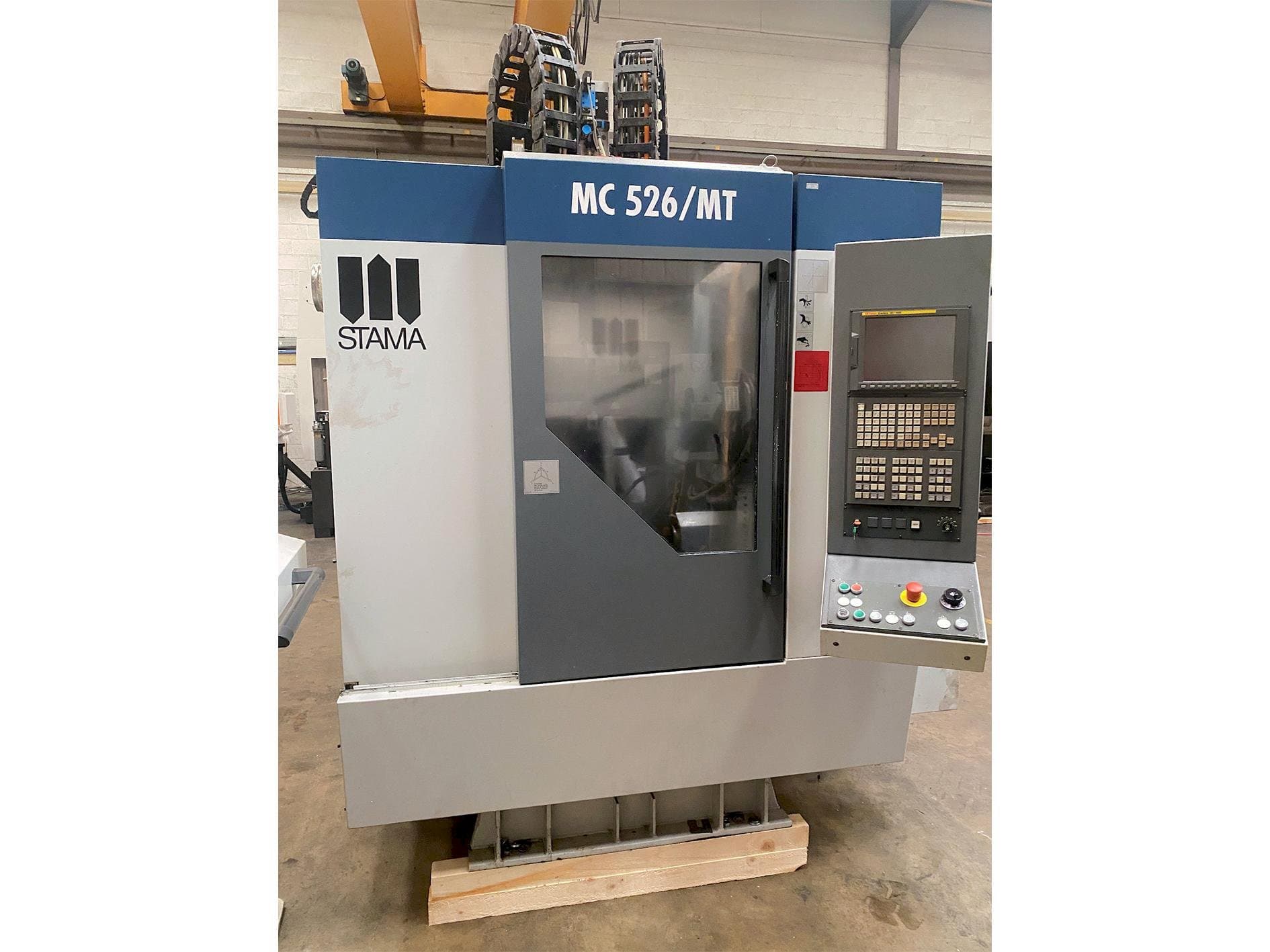 Prikaz  stroja STAMA MC 526  sprijeda