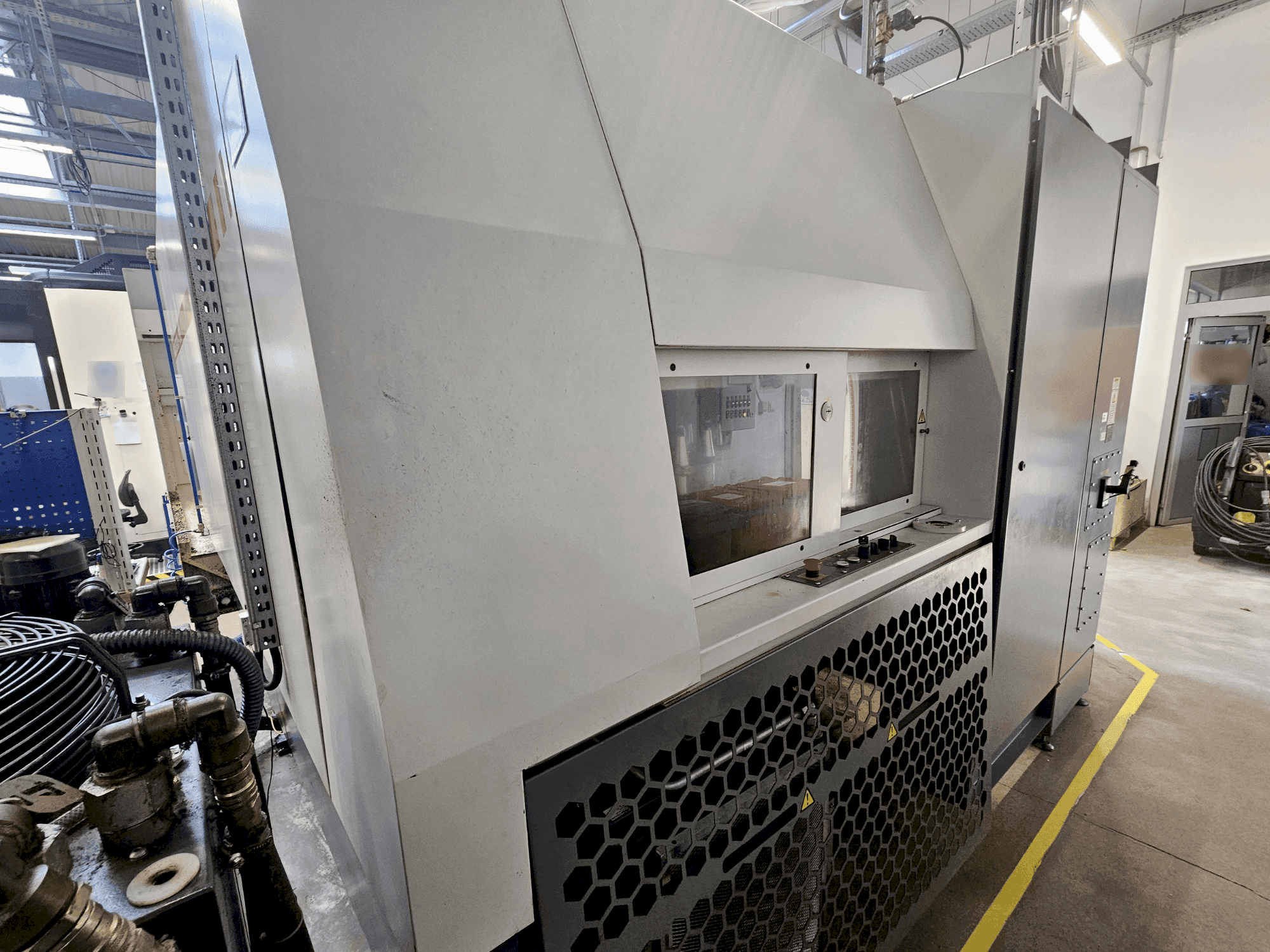 Prikaz bočne strane  stroja KOVOSVIT MAS MCU 630V-5X