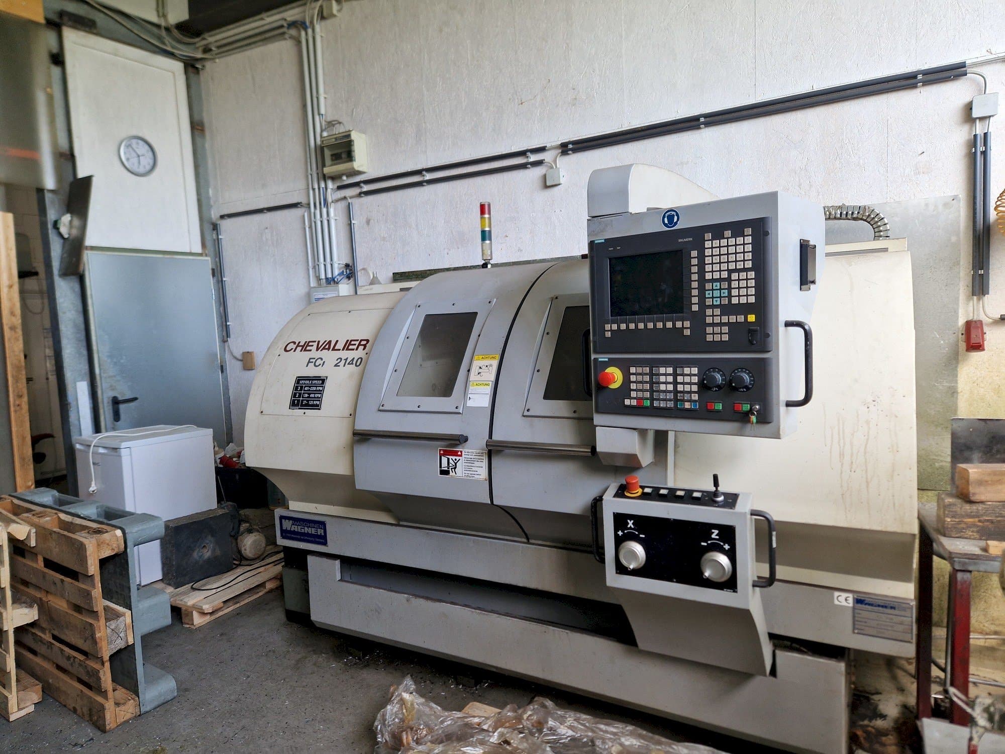 Prikaz  stroja Chevalier FCL 2140 S  sprijeda