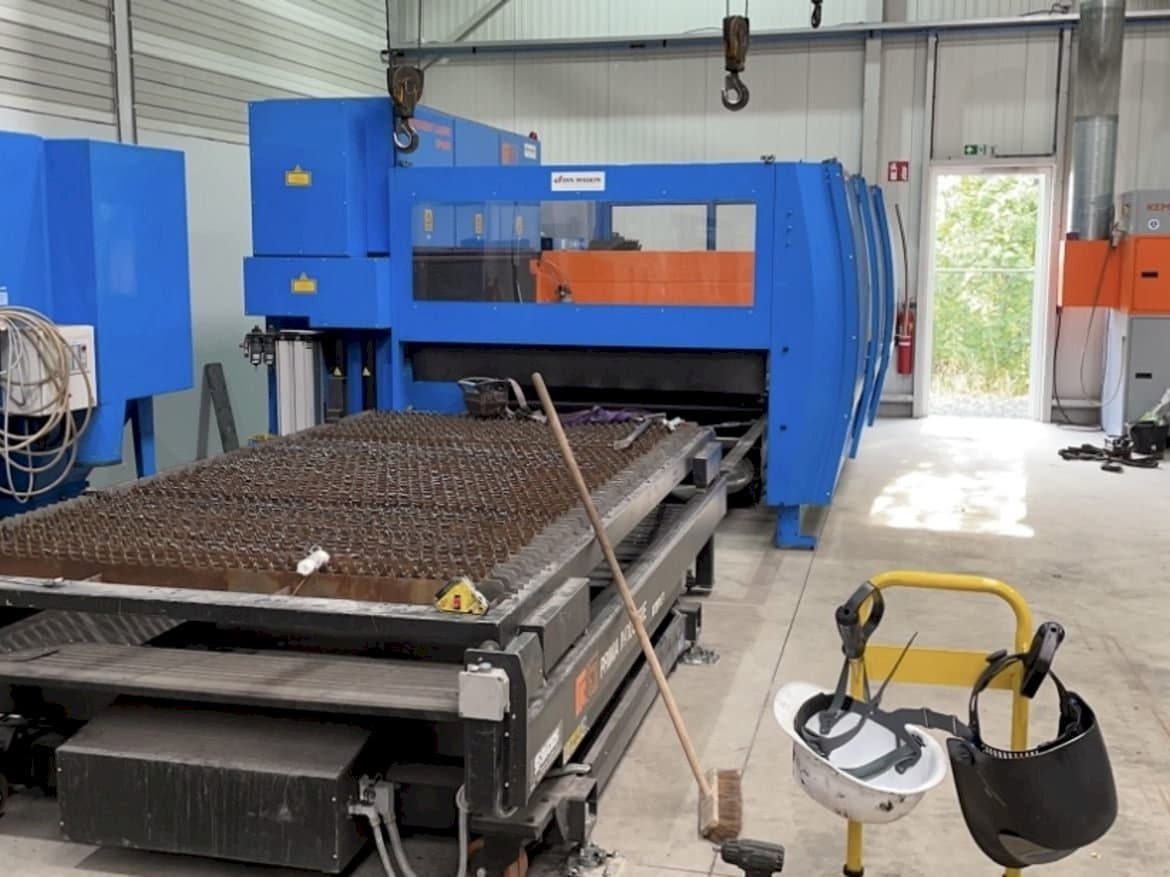 Prikaz  stroja Prima Industrie Platino 1530  sprijeda