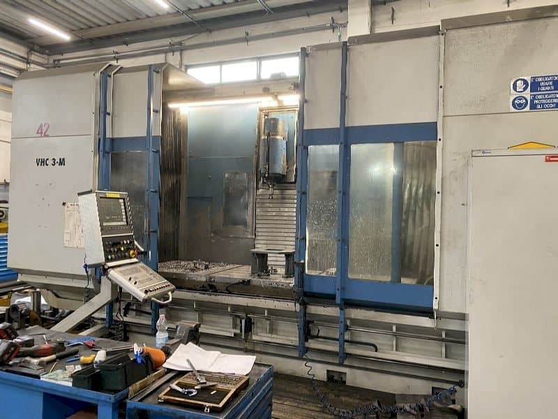 Prikaz  stroja AXA VHC 3M/2E  sprijeda