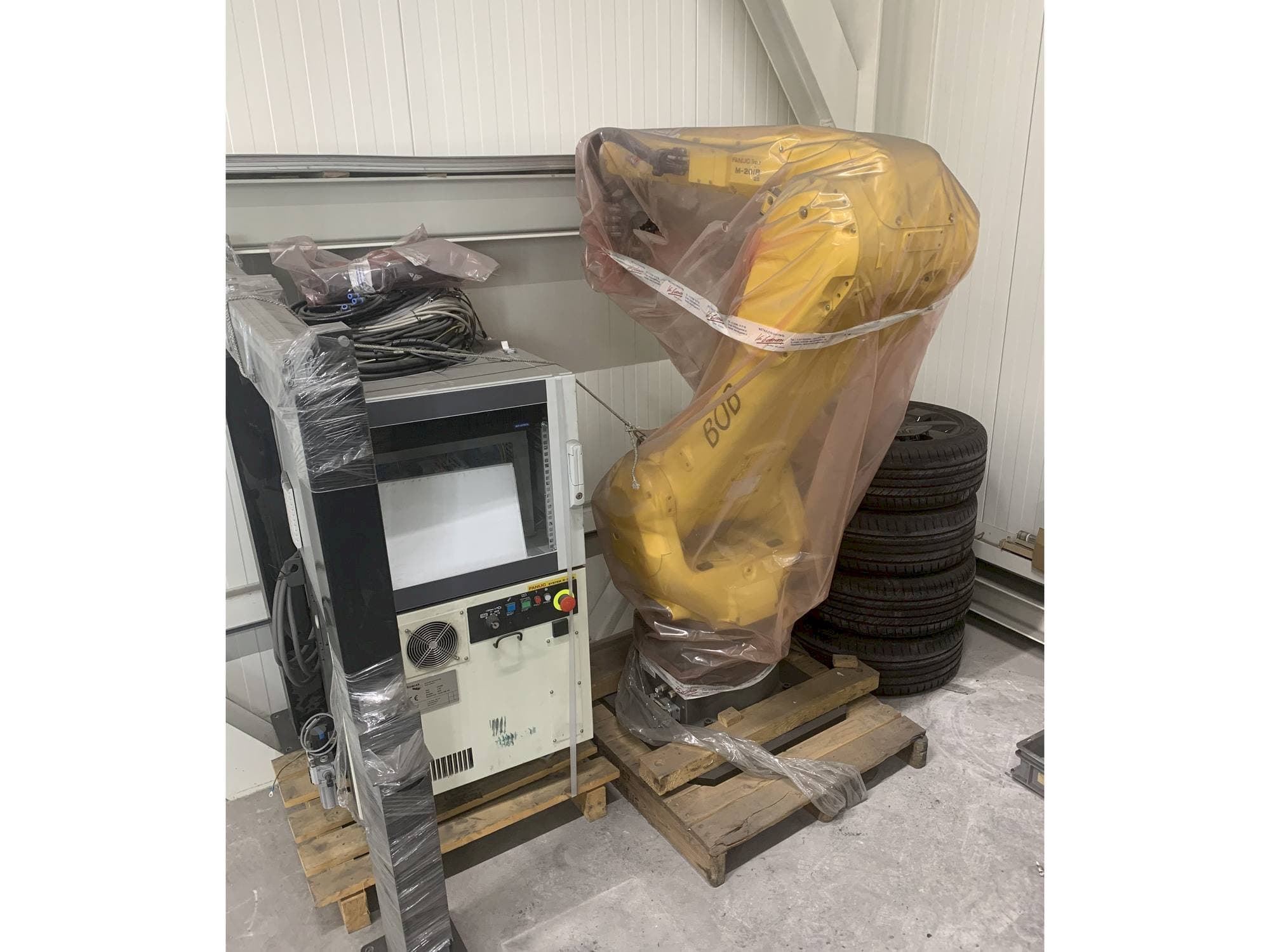 Prikaz  stroja FANUC M-20iB  sprijeda