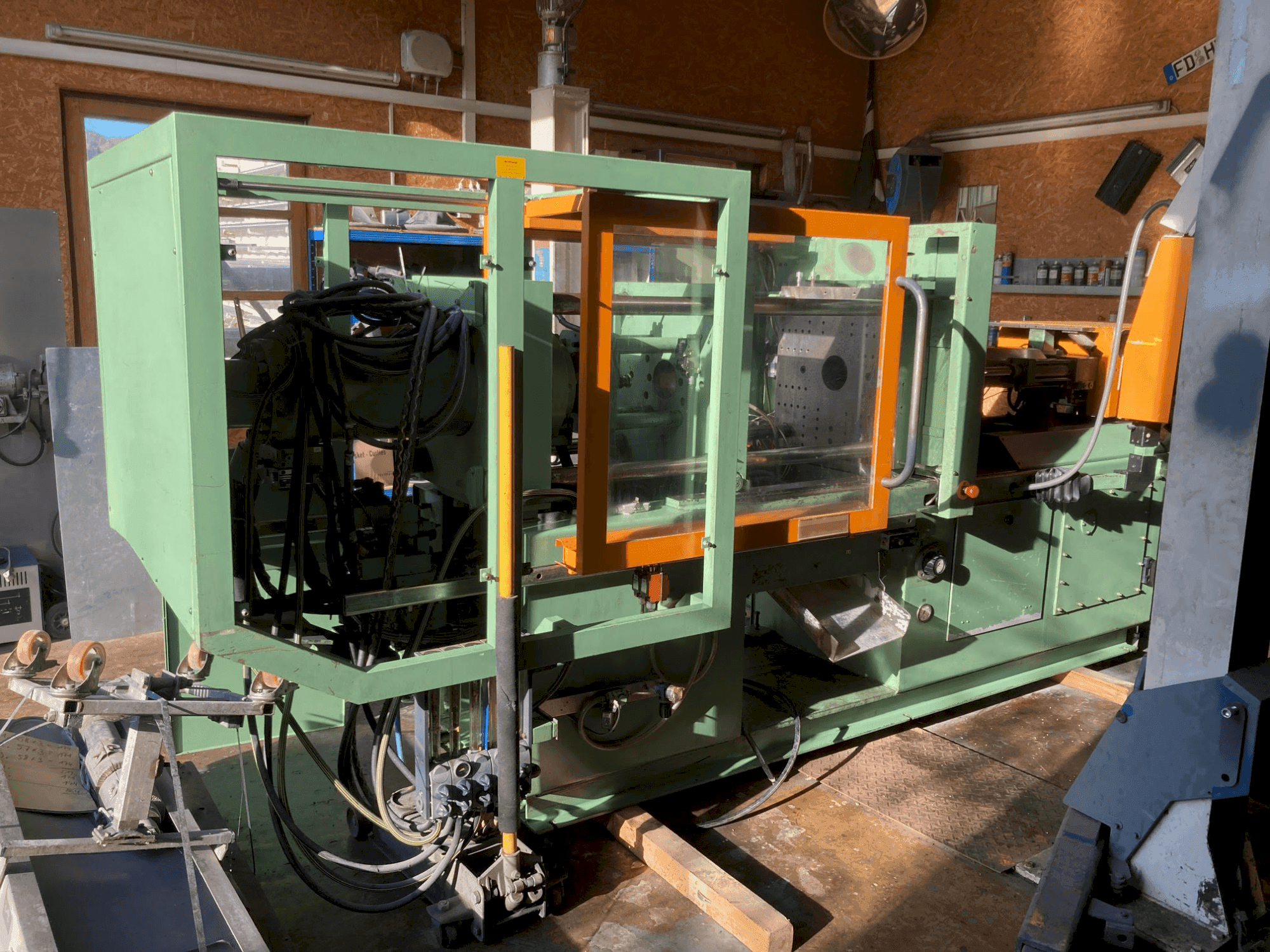 Prikaz  stroja FERROMATIK K75-S  sprijeda