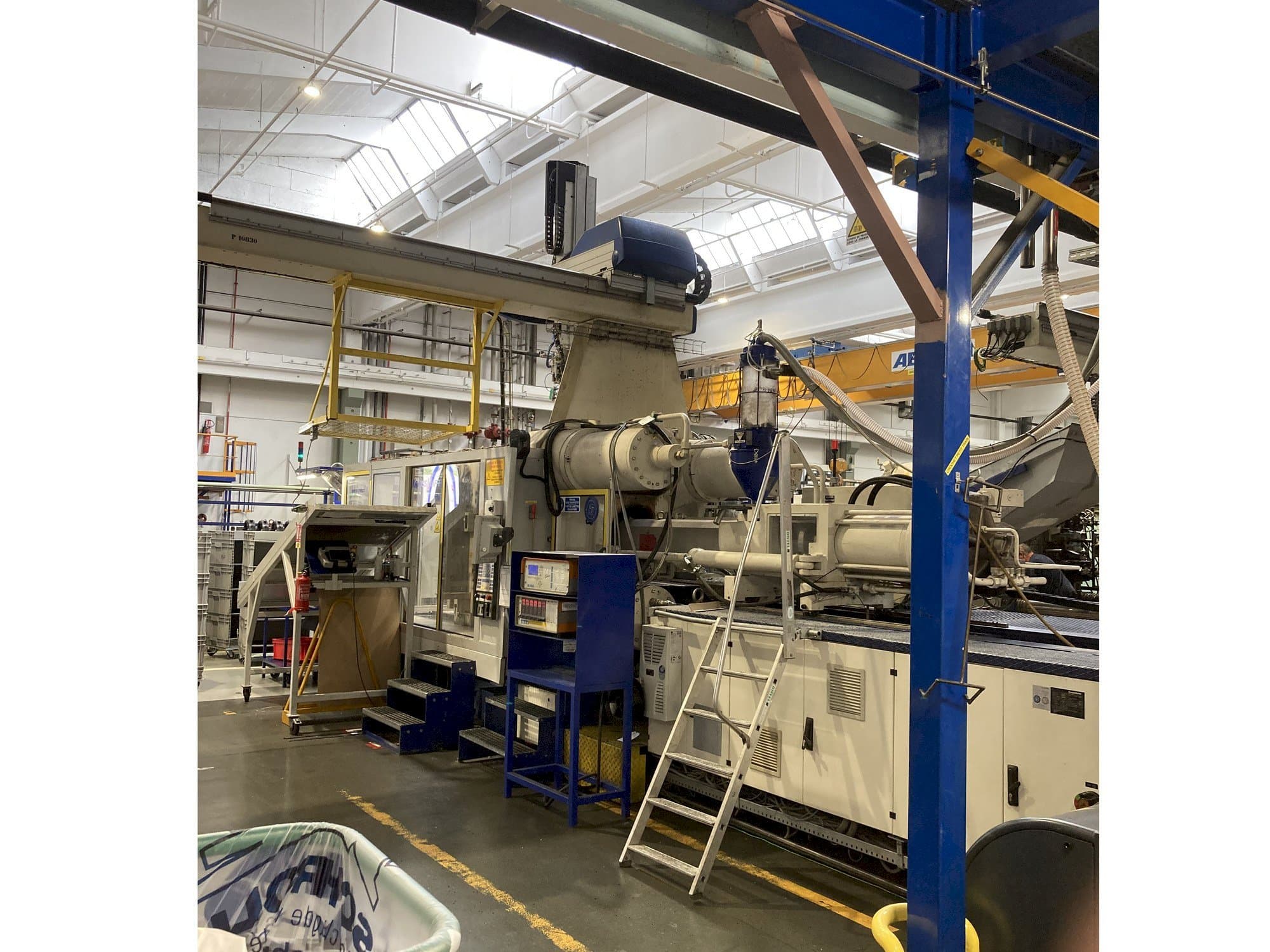 Prikaz  stroja Krauss Maffei 650 – 2700 C1  sprijeda