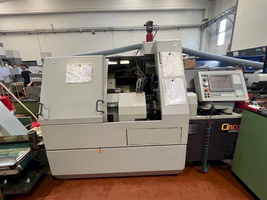 Prikaz  stroja Citizen M32  sprijeda