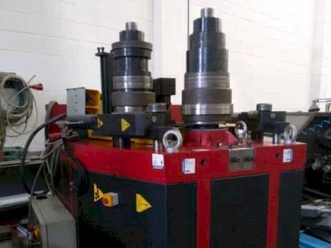 Prikaz  stroja Tauring Alpha 160  sprijeda