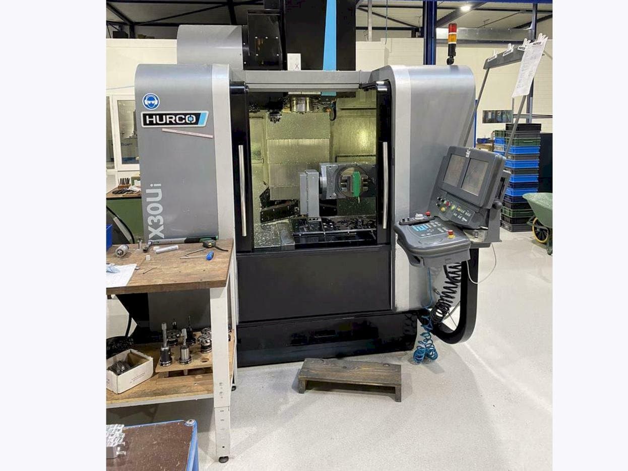Prikaz  stroja Hurco VMX30 Ui  sprijeda