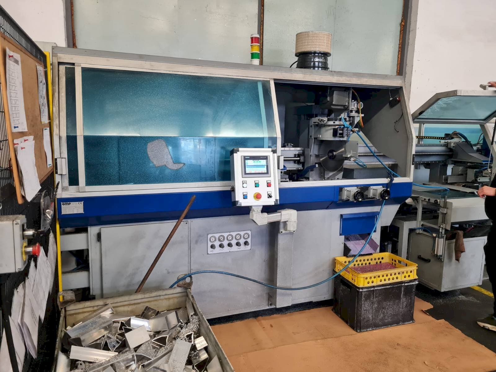 Prikaz  stroja OMP EURO 400 CMCNPRL  sprijeda