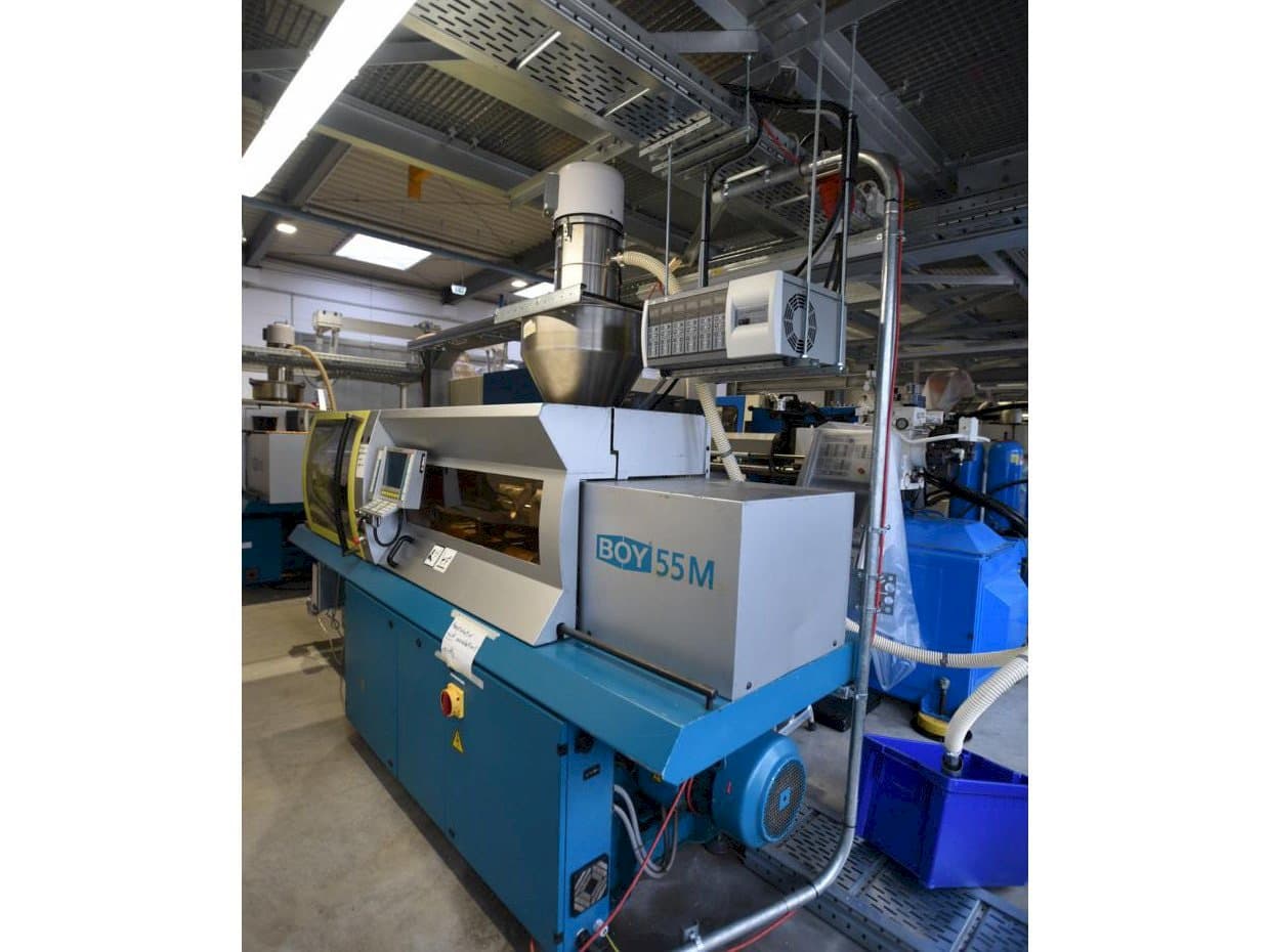 Prikaz  stroja BOY 55M  sprijeda