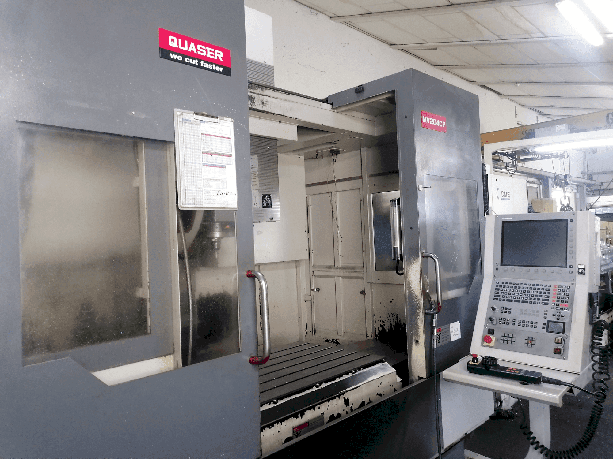 Prikaz  stroja Quaser MV 204 CP  sprijeda